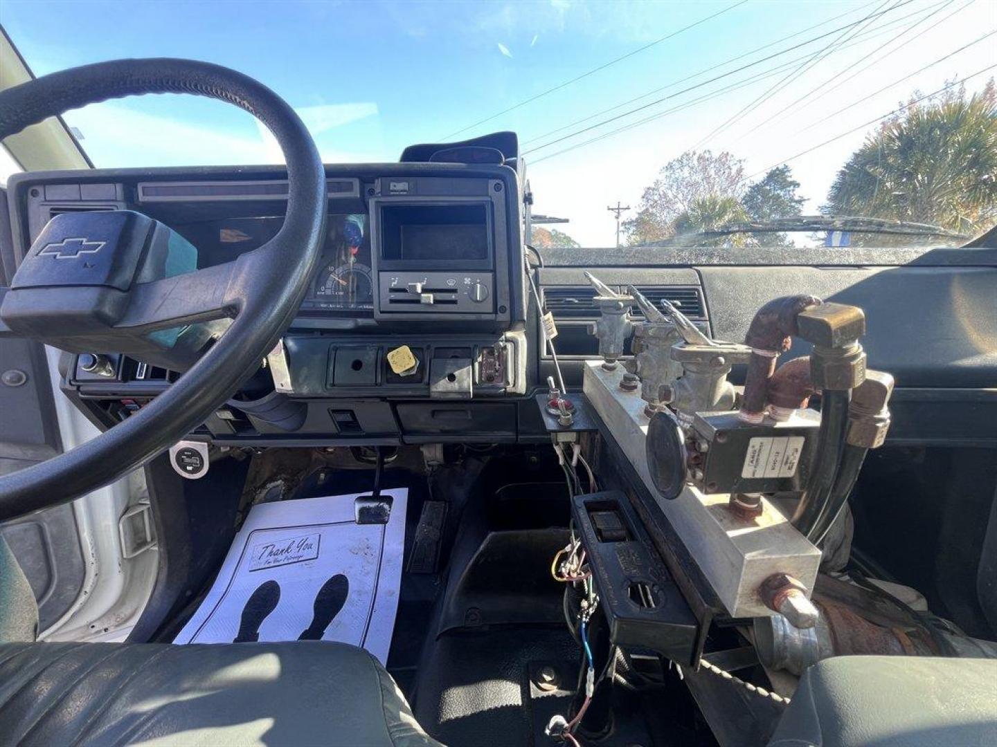 2001 White /Grey Chevrolet C7 (1GBT7H4C11J) with an CAT 3126 275hp Diesel engine, Allison Automatic transmission, located at 745 East Steele Rd., West Columbia, SC, 29170, (803) 755-9148, 33.927212, -81.148483 - Special Internet Price! 2001 Chevrolet C7 - Photo#11