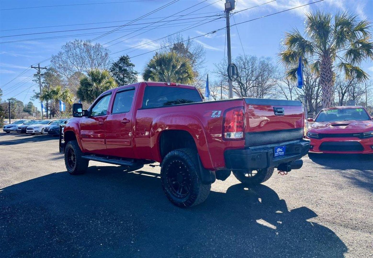 2010 Red /Black GMC Sierra 2500 (1GT4K1B64AF) with an 6.6l V8 DI DSL T/C 6.6l engine, Automatic transmission, located at 745 East Steele Rd., West Columbia, SC, 29170, (803) 755-9148, 33.927212, -81.148483 - Special Internet Price! 2010 GMC Sierra 2500 with AM/FM radio, Cruise control, Manual air conditioning, Sunroof, Leather interior, Powered front seats, Powered windows, Powered door locks, 4X4, Plus more! - Photo#5