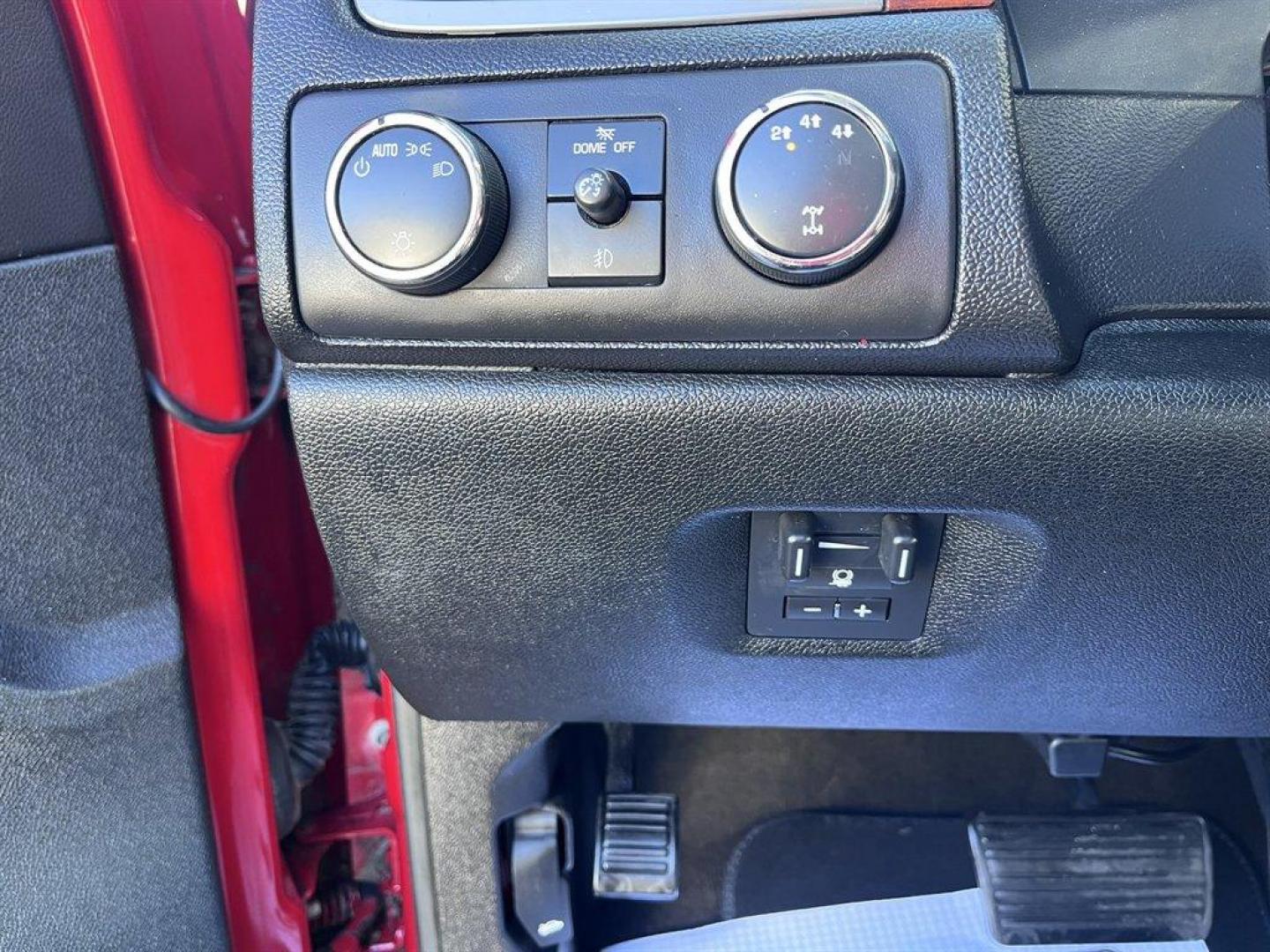 2010 Red /Black GMC Sierra 2500 (1GT4K1B64AF) with an 6.6l V8 DI DSL T/C 6.6l engine, Automatic transmission, located at 745 East Steele Rd., West Columbia, SC, 29170, (803) 755-9148, 33.927212, -81.148483 - Special Internet Price! 2010 GMC Sierra 2500 with AM/FM radio, Cruise control, Manual air conditioning, Sunroof, Leather interior, Powered front seats, Powered windows, Powered door locks, 4X4, Plus more! - Photo#18