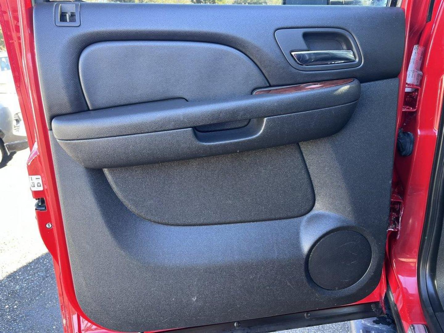 2010 Red /Black GMC Sierra 2500 (1GT4K1B64AF) with an 6.6l V8 DI DSL T/C 6.6l engine, Automatic transmission, located at 745 East Steele Rd., West Columbia, SC, 29170, (803) 755-9148, 33.927212, -81.148483 - Special Internet Price! 2010 GMC Sierra 2500 with AM/FM radio, Cruise control, Manual air conditioning, Sunroof, Leather interior, Powered front seats, Powered windows, Powered door locks, 4X4, Plus more! - Photo#22