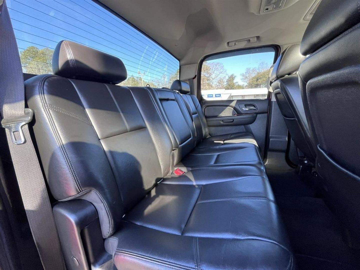 2010 Red /Black GMC Sierra 2500 (1GT4K1B64AF) with an 6.6l V8 DI DSL T/C 6.6l engine, Automatic transmission, located at 745 East Steele Rd., West Columbia, SC, 29170, (803) 755-9148, 33.927212, -81.148483 - Special Internet Price! 2010 GMC Sierra 2500 with AM/FM radio, Cruise control, Manual air conditioning, Sunroof, Leather interior, Powered front seats, Powered windows, Powered door locks, 4X4, Plus more! - Photo#25