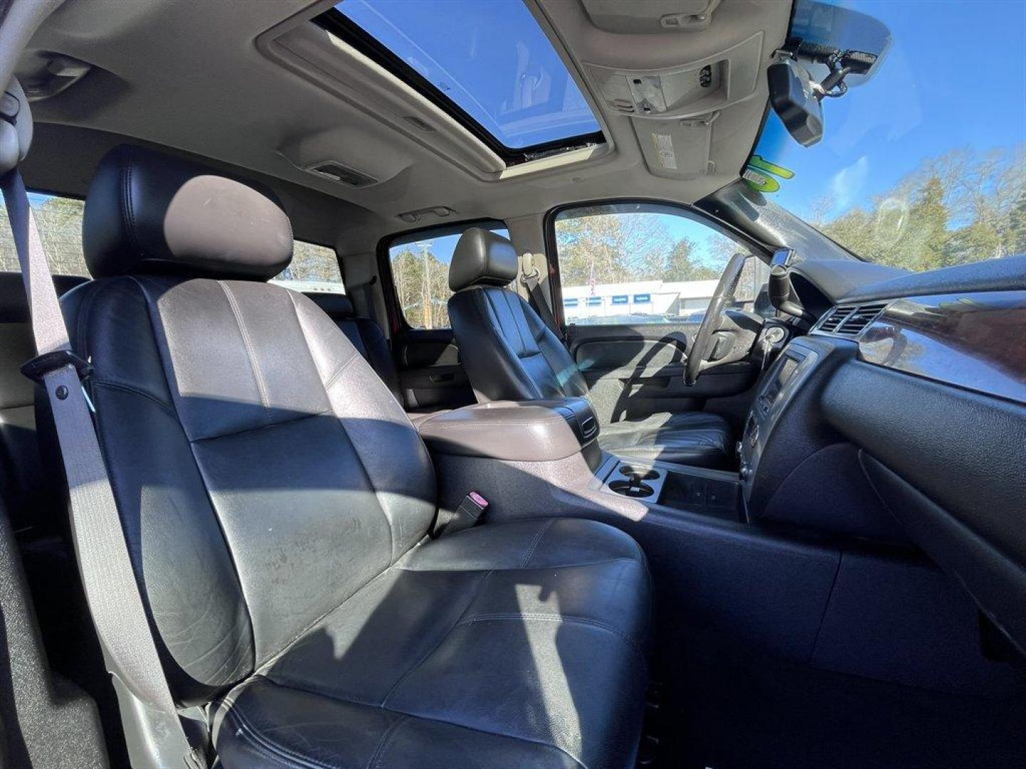 2010 Red /Black GMC Sierra 2500 (1GT4K1B64AF) with an 6.6l V8 DI DSL T/C 6.6l engine, Automatic transmission, located at 745 East Steele Rd., West Columbia, SC, 29170, (803) 755-9148, 33.927212, -81.148483 - Special Internet Price! 2010 GMC Sierra 2500 with AM/FM radio, Cruise control, Manual air conditioning, Sunroof, Leather interior, Powered front seats, Powered windows, Powered door locks, 4X4, Plus more! - Photo#27