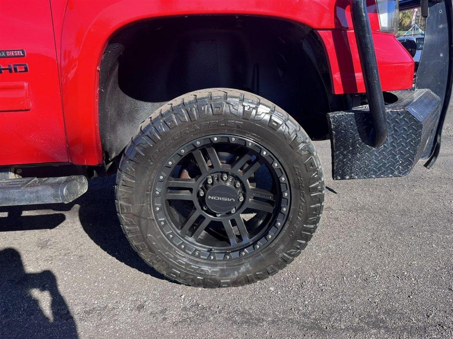 2010 Red /Black GMC Sierra 2500 (1GT4K1B64AF) with an 6.6l V8 DI DSL T/C 6.6l engine, Automatic transmission, located at 745 East Steele Rd., West Columbia, SC, 29170, (803) 755-9148, 33.927212, -81.148483 - Special Internet Price! 2010 GMC Sierra 2500 with AM/FM radio, Cruise control, Manual air conditioning, Sunroof, Leather interior, Powered front seats, Powered windows, Powered door locks, 4X4, Plus more! - Photo#35