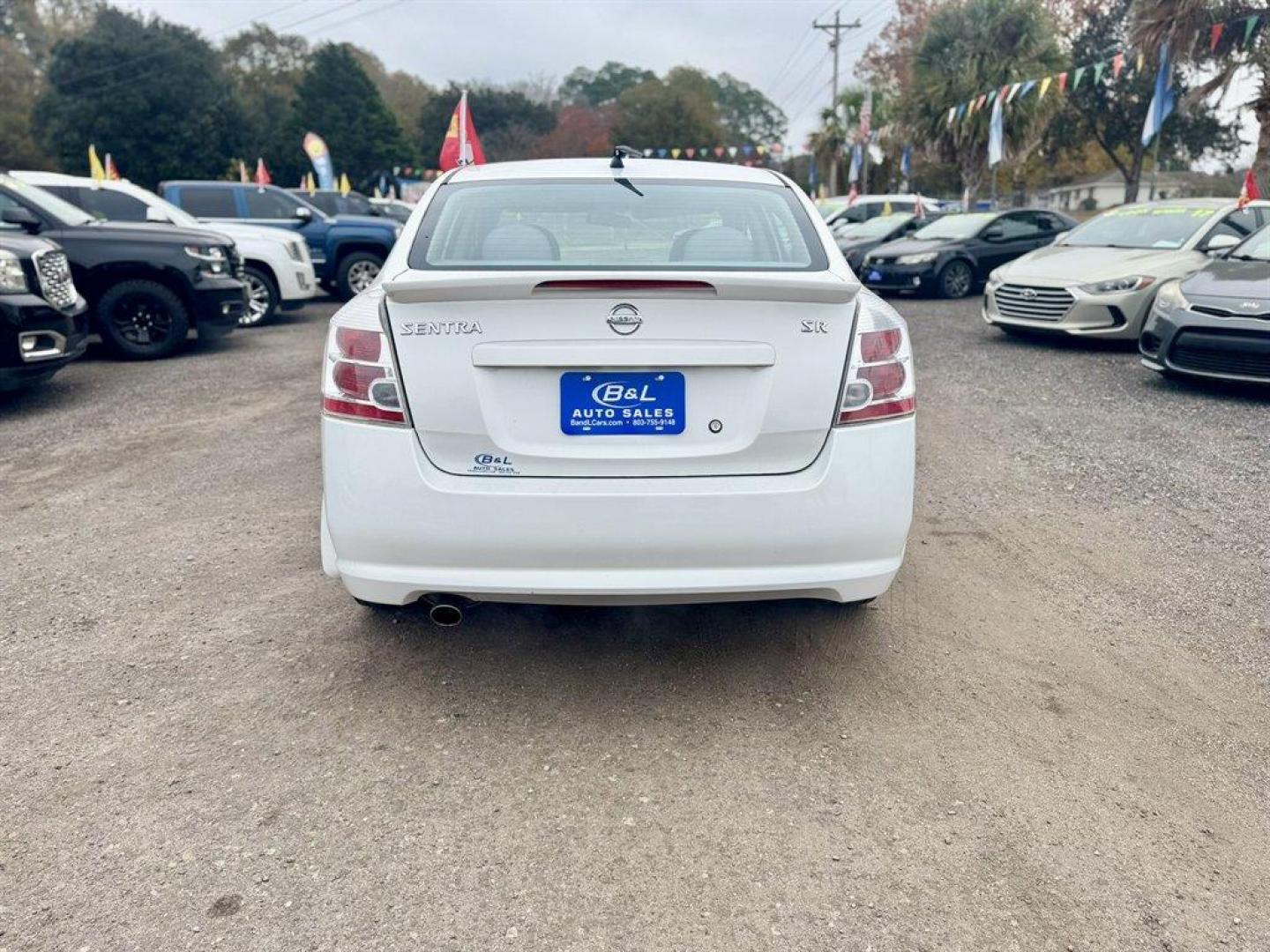 2010 White /Grey Nissan Sentra 2.0 SR (3N1AB6AP9AL) with an 2.0l I-4 Smpi Dohc Cvtcs engine, Automatic transmission, located at 745 East Steele Rd., West Columbia, SC, 29170, (803) 755-9148, 33.927212, -81.148483 - Special Internet Price! 2010 Nissan Sentra - Photo#4