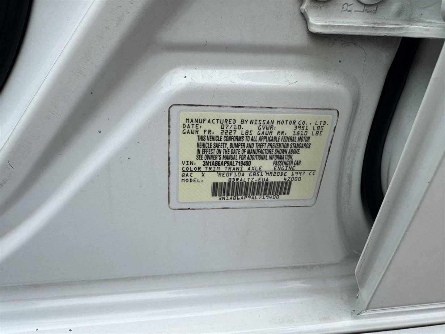 2010 White /Grey Nissan Sentra 2.0 SR (3N1AB6AP9AL) with an 2.0l I-4 Smpi Dohc Cvtcs engine, Automatic transmission, located at 745 East Steele Rd., West Columbia, SC, 29170, (803) 755-9148, 33.927212, -81.148483 - Special Internet Price! 2010 Nissan Sentra - Photo#27