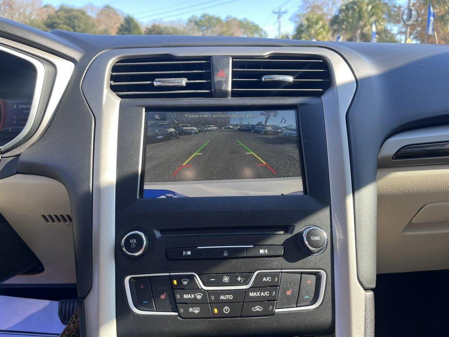 2016 White /Taupe Ford Fusion (3FA6P0LU5GR) with an 2.0l I-4 Smpi Dohc Hybrid engine, Automatic transmission, located at 745 East Steele Rd., West Columbia, SC, 29170, (803) 755-9148, 33.927212, -81.148483 - Special Internet Price! 2016 Ford Fusion SE Hybrid - Photo#16