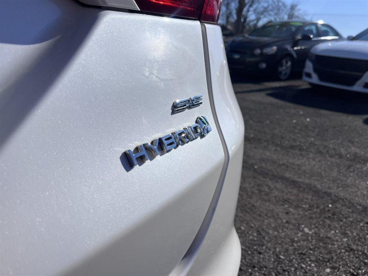 2016 White /Taupe Ford Fusion (3FA6P0LU5GR) with an 2.0l I-4 Smpi Dohc Hybrid engine, Automatic transmission, located at 745 East Steele Rd., West Columbia, SC, 29170, (803) 755-9148, 33.927212, -81.148483 - Special Internet Price! 2016 Ford Fusion SE Hybrid - Photo#36