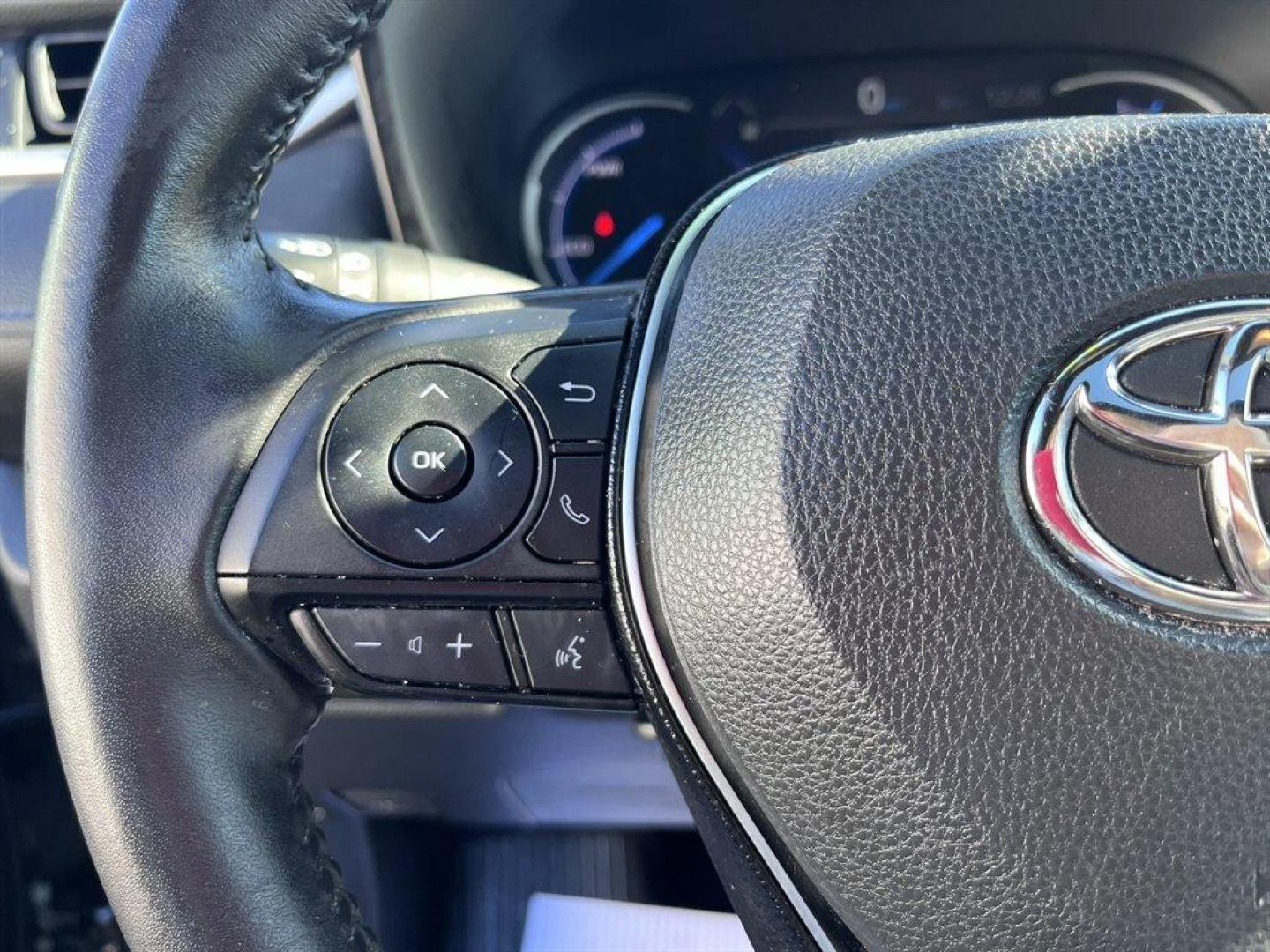 2019 Grey /Black Toyota RAV4 (2T3EWRFV7KW) with an 2.5l I-4 EFI Dohc Hybrid engine, Automatic transmission, located at 745 East Steele Rd., West Columbia, SC, 29170, (803) 755-9148, 33.927212, -81.148483 - Special Internet Price! 2019 Toyota RAV4 with AM/FM radio, Bluetooth, Backup camera, Navigation, Sunroof, Luggage rack, Push to start, Keyless entry, Leather interior, Heated front seats, Powered driver seat, Powered windows, Powered door locks, Plus more! - Photo#8