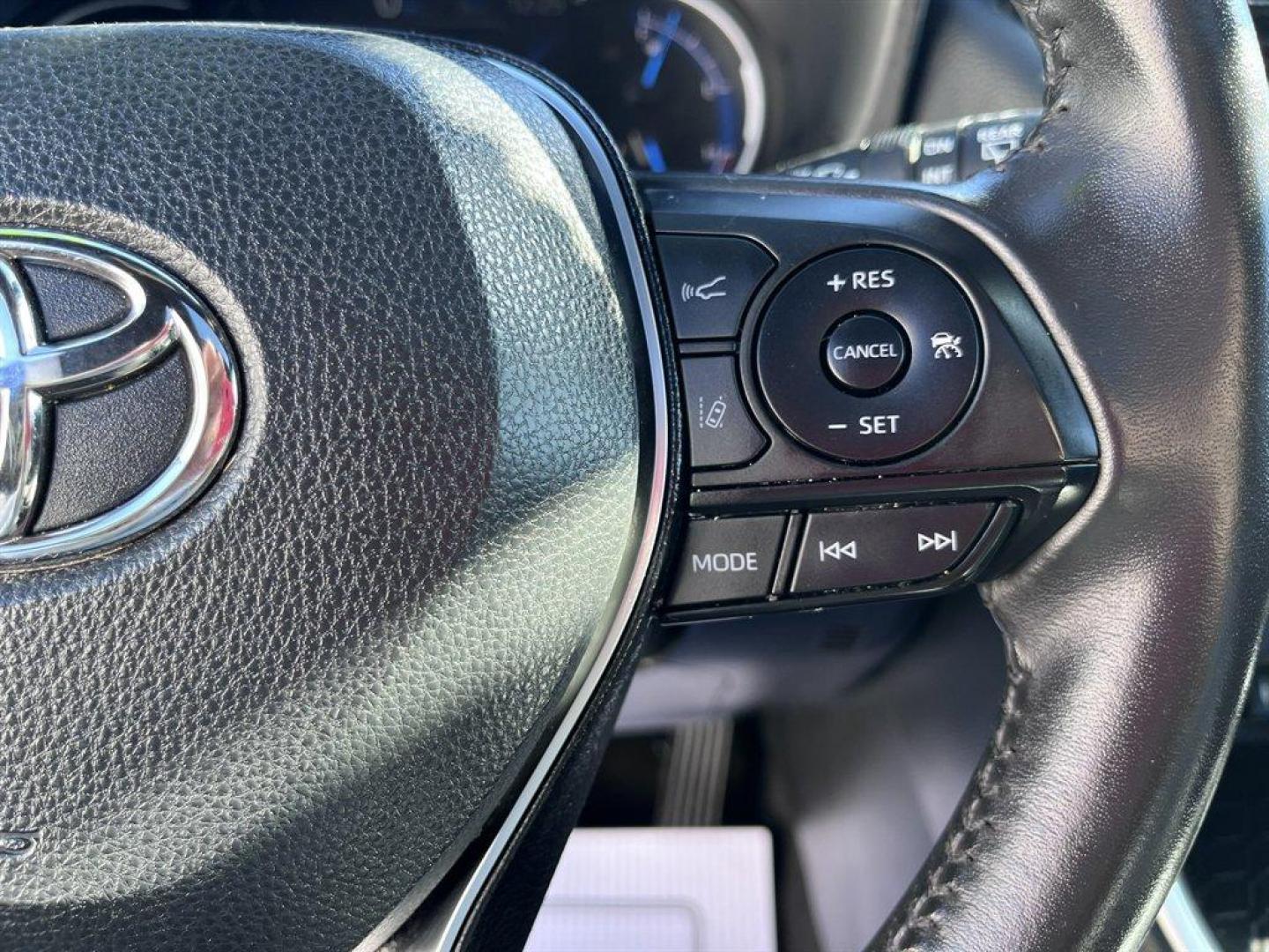 2019 Grey /Black Toyota RAV4 (2T3EWRFV7KW) with an 2.5l I-4 EFI Dohc Hybrid engine, Automatic transmission, located at 745 East Steele Rd., West Columbia, SC, 29170, (803) 755-9148, 33.927212, -81.148483 - Special Internet Price! 2019 Toyota RAV4 with AM/FM radio, Bluetooth, Backup camera, Navigation, Sunroof, Luggage rack, Push to start, Keyless entry, Leather interior, Heated front seats, Powered driver seat, Powered windows, Powered door locks, Plus more! - Photo#9