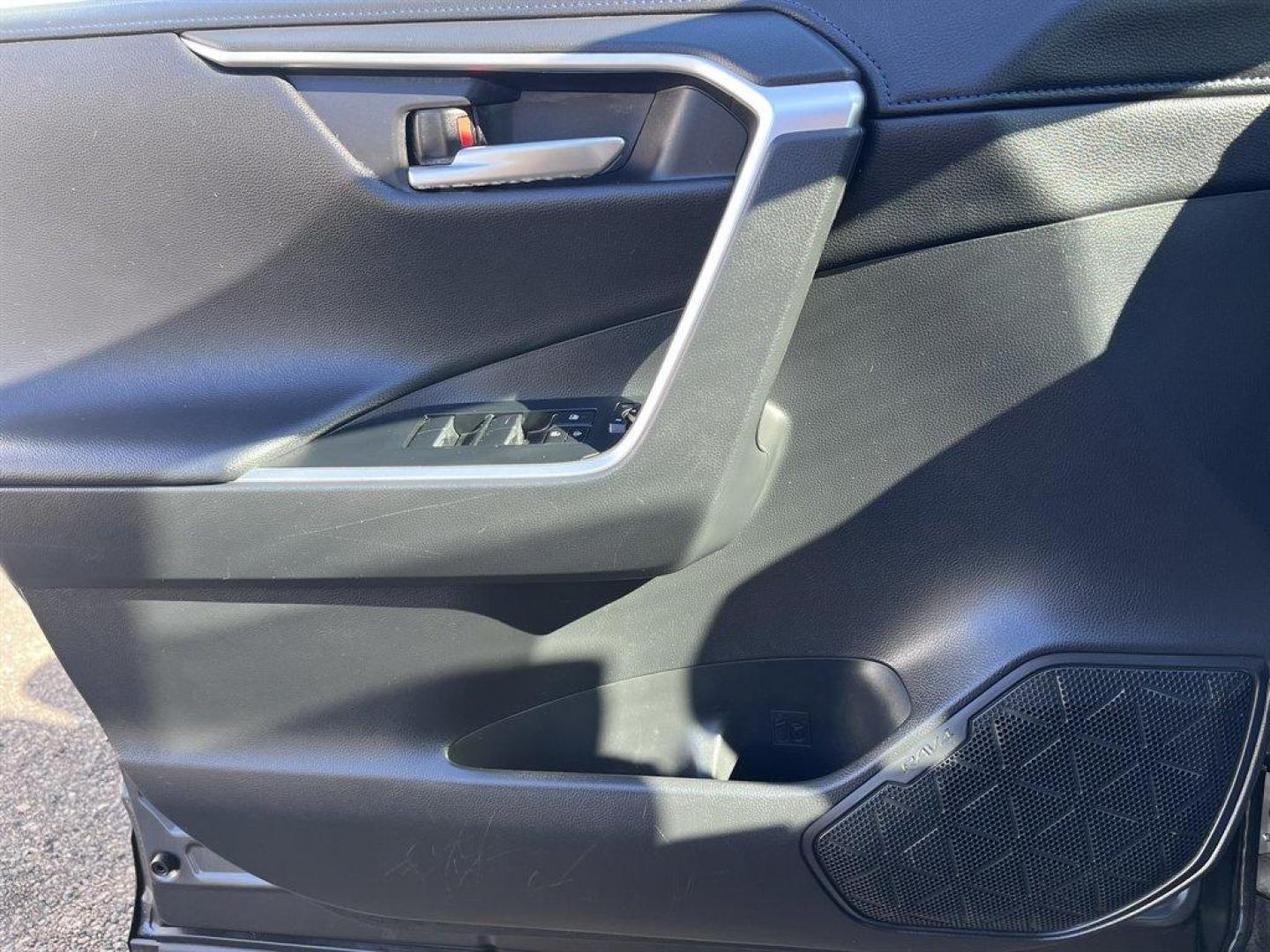 2019 Grey /Black Toyota RAV4 (2T3EWRFV7KW) with an 2.5l I-4 EFI Dohc Hybrid engine, Automatic transmission, located at 745 East Steele Rd., West Columbia, SC, 29170, (803) 755-9148, 33.927212, -81.148483 - Special Internet Price! 2019 Toyota RAV4 with AM/FM radio, Bluetooth, Backup camera, Navigation, Sunroof, Luggage rack, Push to start, Keyless entry, Leather interior, Heated front seats, Powered driver seat, Powered windows, Powered door locks, Plus more! - Photo#21