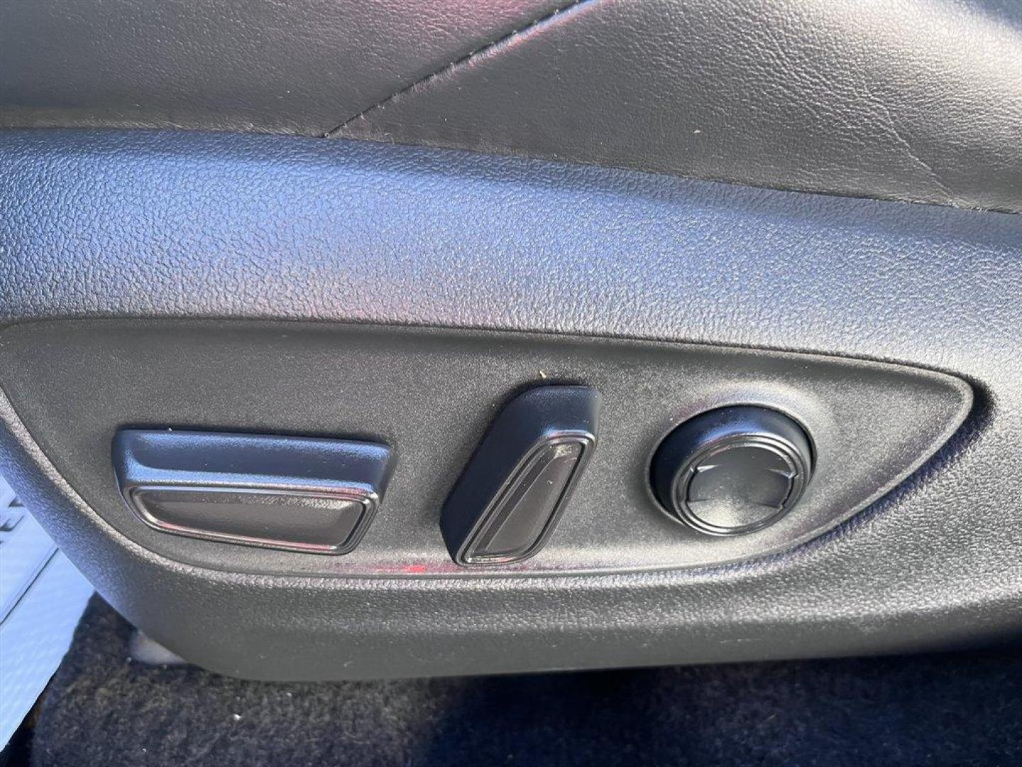 2019 Grey /Black Toyota RAV4 (2T3EWRFV7KW) with an 2.5l I-4 EFI Dohc Hybrid engine, Automatic transmission, located at 745 East Steele Rd., West Columbia, SC, 29170, (803) 755-9148, 33.927212, -81.148483 - Special Internet Price! 2019 Toyota RAV4 with AM/FM radio, Bluetooth, Backup camera, Navigation, Sunroof, Luggage rack, Push to start, Keyless entry, Leather interior, Heated front seats, Powered driver seat, Powered windows, Powered door locks, Plus more! - Photo#24