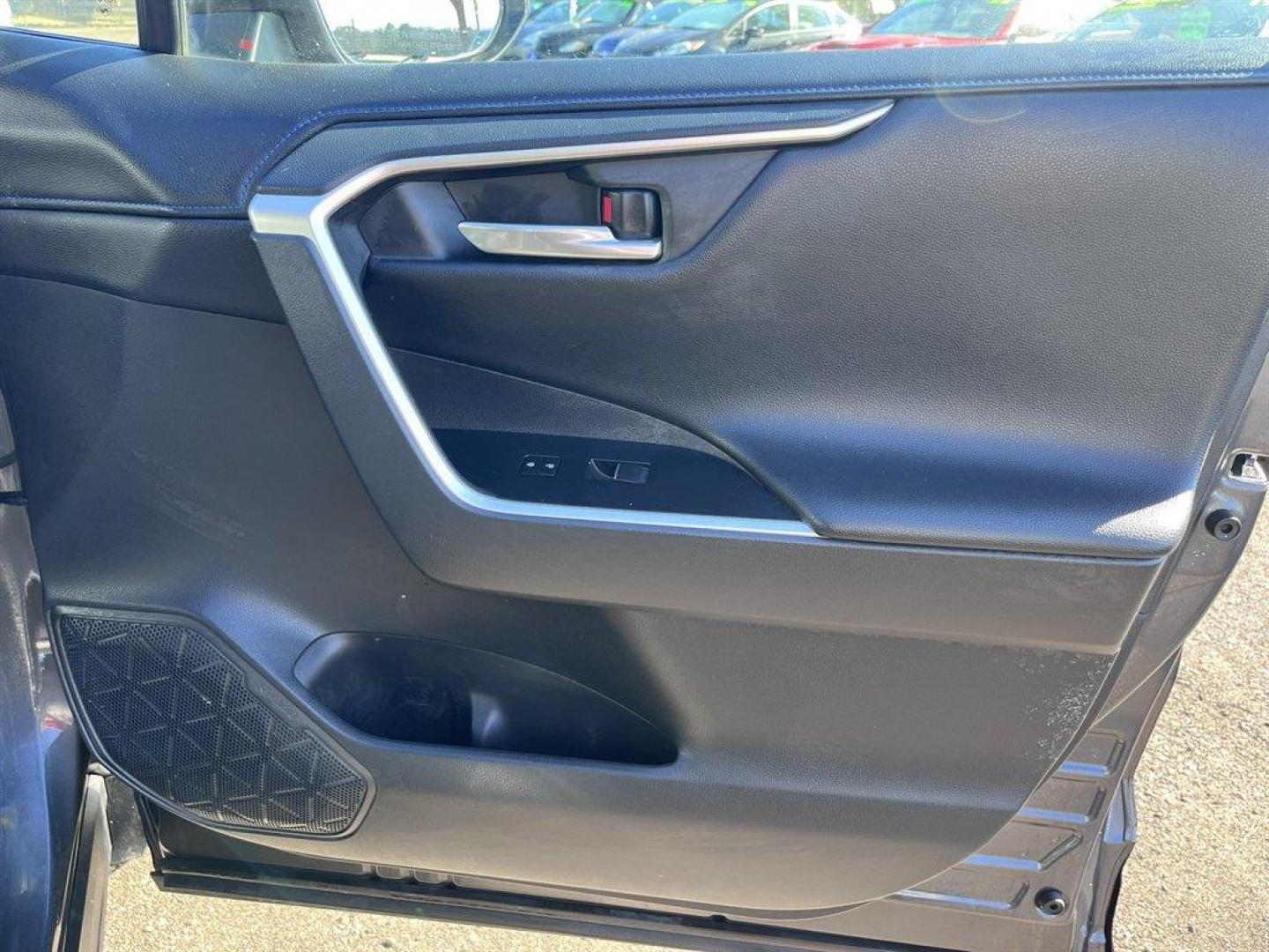 2019 Grey /Black Toyota RAV4 (2T3EWRFV7KW) with an 2.5l I-4 EFI Dohc Hybrid engine, Automatic transmission, located at 745 East Steele Rd., West Columbia, SC, 29170, (803) 755-9148, 33.927212, -81.148483 - Special Internet Price! 2019 Toyota RAV4 with AM/FM radio, Bluetooth, Backup camera, Navigation, Sunroof, Luggage rack, Push to start, Keyless entry, Leather interior, Heated front seats, Powered driver seat, Powered windows, Powered door locks, Plus more! - Photo#29