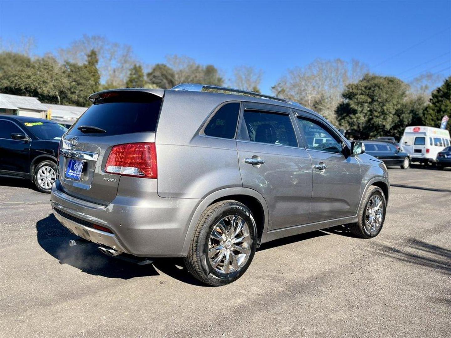 2012 Grey /Black Kia Sorento (5XYKW4A22CG) with an 3.5l V6 MPI Dohc Cvvt 3.5 engine, Automatic transmission, located at 745 East Steele Rd., West Columbia, SC, 29170, (803) 755-9148, 33.927212, -81.148483 - Special Internet Price! 2012 Kia Sorento with AM/FM radio, Cruise control, Backup camera, Navigation, Leather interior, 3rd row seating, Powered window, Powered door locks, Plus more! - Photo#3