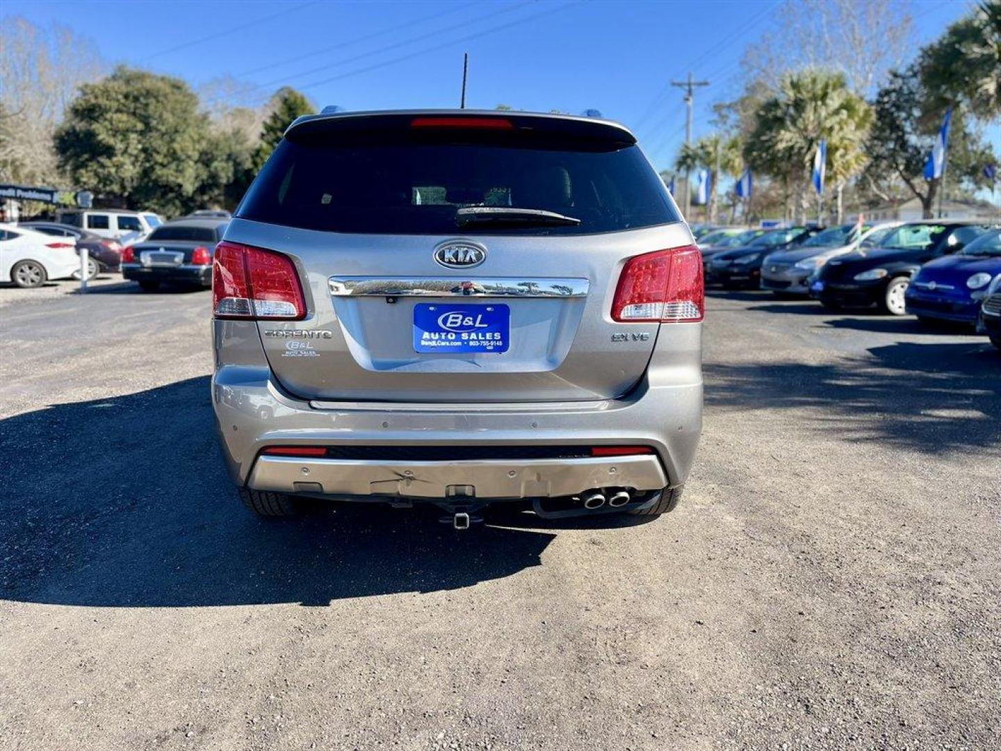 2012 Grey /Black Kia Sorento (5XYKW4A22CG) with an 3.5l V6 MPI Dohc Cvvt 3.5 engine, Automatic transmission, located at 745 East Steele Rd., West Columbia, SC, 29170, (803) 755-9148, 33.927212, -81.148483 - Special Internet Price! 2012 Kia Sorento with AM/FM radio, Cruise control, Backup camera, Navigation, Leather interior, 3rd row seating, Powered window, Powered door locks, Plus more! - Photo#4