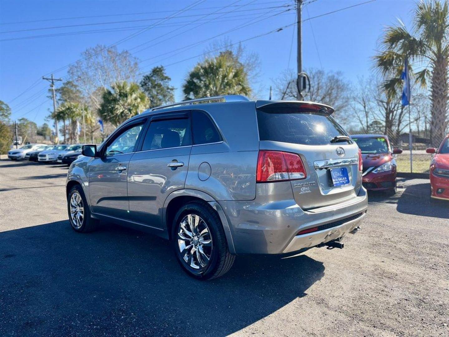 2012 Grey /Black Kia Sorento (5XYKW4A22CG) with an 3.5l V6 MPI Dohc Cvvt 3.5 engine, Automatic transmission, located at 745 East Steele Rd., West Columbia, SC, 29170, (803) 755-9148, 33.927212, -81.148483 - Special Internet Price! 2012 Kia Sorento with AM/FM radio, Cruise control, Backup camera, Navigation, Leather interior, 3rd row seating, Powered window, Powered door locks, Plus more! - Photo#5