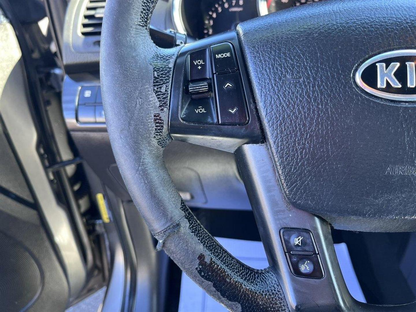 2012 Grey /Black Kia Sorento (5XYKW4A22CG) with an 3.5l V6 MPI Dohc Cvvt 3.5 engine, Automatic transmission, located at 745 East Steele Rd., West Columbia, SC, 29170, (803) 755-9148, 33.927212, -81.148483 - Special Internet Price! 2012 Kia Sorento with AM/FM radio, Cruise control, Backup camera, Navigation, Leather interior, 3rd row seating, Powered window, Powered door locks, Plus more! - Photo#8