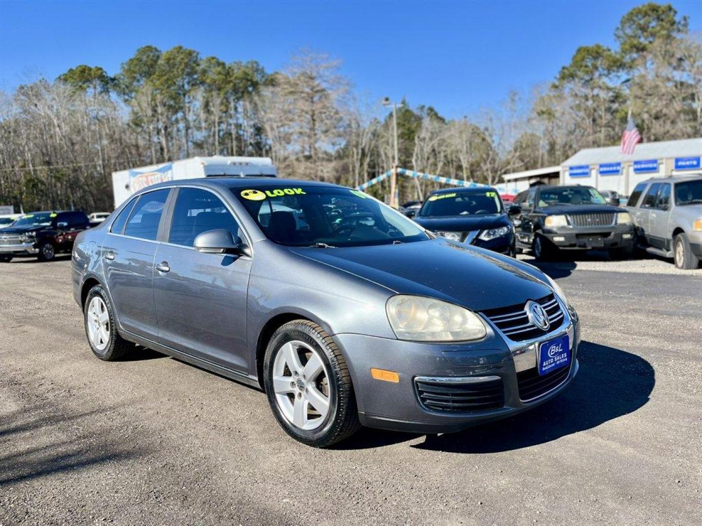 2008 Grey /Black Volkswagen Jetta (3VWRZ71K68M) with an 2.5l I-5 MPI 2.5l engine, Automatic transmission, located at 745 East Steele Rd., West Columbia, SC, 29170, (803) 755-9148, 33.927212, -81.148483 - Special Internet Price! 2008 Volkswagen Jetta with AM/FM radio, Cruise control, Manual air conditioning, Sunroof, Leather interior, Powered windows, Powered door locks, Plus more! - Photo#2