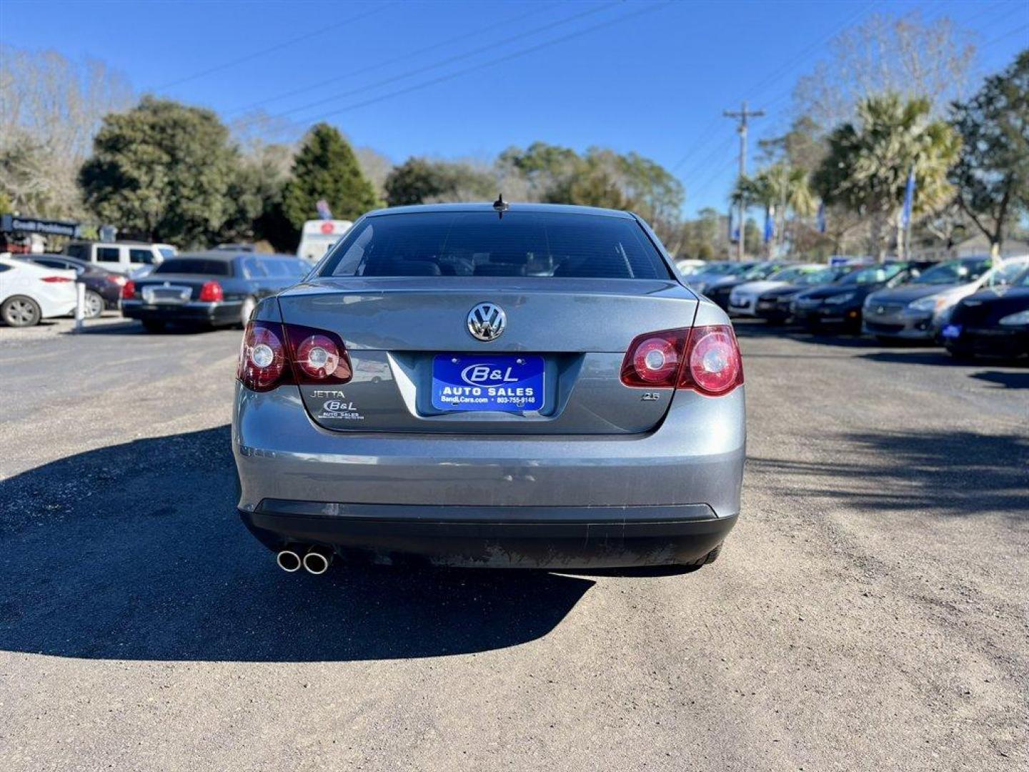 2008 Grey /Black Volkswagen Jetta (3VWRZ71K68M) with an 2.5l I-5 MPI 2.5l engine, Automatic transmission, located at 745 East Steele Rd., West Columbia, SC, 29170, (803) 755-9148, 33.927212, -81.148483 - Special Internet Price! 2008 Volkswagen Jetta with AM/FM radio, Cruise control, Manual air conditioning, Sunroof, Leather interior, Powered windows, Powered door locks, Plus more! - Photo#4
