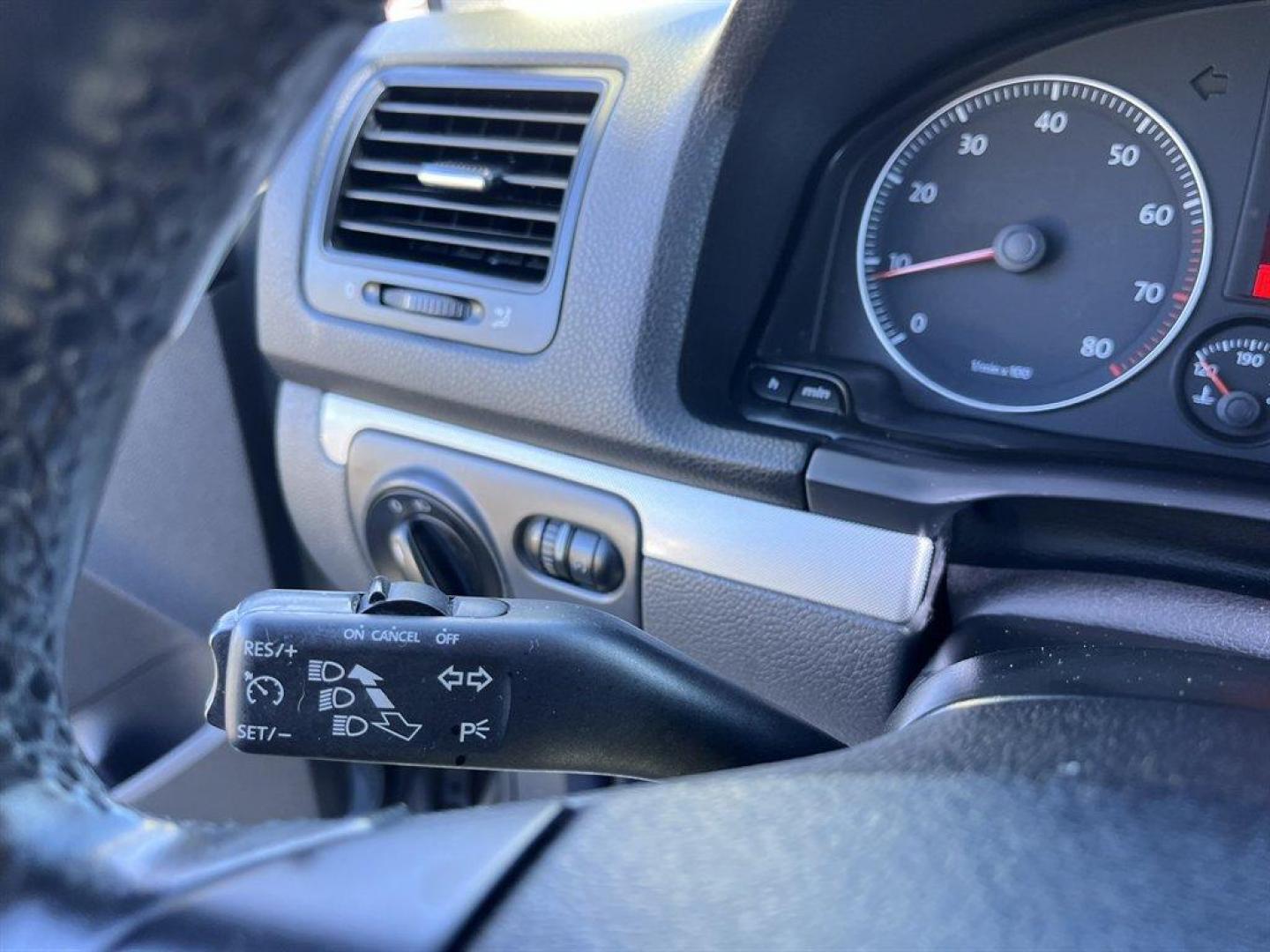 2008 Grey /Black Volkswagen Jetta (3VWRZ71K68M) with an 2.5l I-5 MPI 2.5l engine, Automatic transmission, located at 745 East Steele Rd., West Columbia, SC, 29170, (803) 755-9148, 33.927212, -81.148483 - Special Internet Price! 2008 Volkswagen Jetta with AM/FM radio, Cruise control, Manual air conditioning, Sunroof, Leather interior, Powered windows, Powered door locks, Plus more! - Photo#8