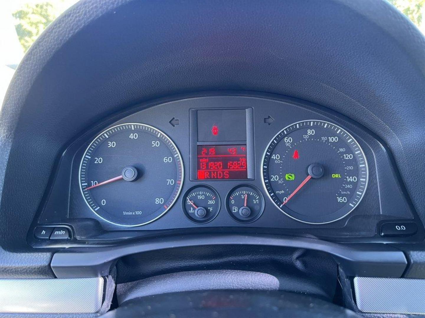 2008 Grey /Black Volkswagen Jetta (3VWRZ71K68M) with an 2.5l I-5 MPI 2.5l engine, Automatic transmission, located at 745 East Steele Rd., West Columbia, SC, 29170, (803) 755-9148, 33.927212, -81.148483 - Special Internet Price! 2008 Volkswagen Jetta with AM/FM radio, Cruise control, Manual air conditioning, Sunroof, Leather interior, Powered windows, Powered door locks, Plus more! - Photo#10