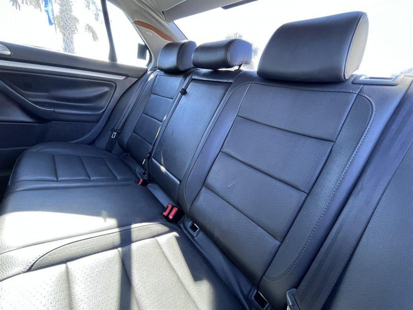 2008 Grey /Black Volkswagen Jetta (3VWRZ71K68M) with an 2.5l I-5 MPI 2.5l engine, Automatic transmission, located at 745 East Steele Rd., West Columbia, SC, 29170, (803) 755-9148, 33.927212, -81.148483 - Special Internet Price! 2008 Volkswagen Jetta with AM/FM radio, Cruise control, Manual air conditioning, Sunroof, Leather interior, Powered windows, Powered door locks, Plus more! - Photo#21