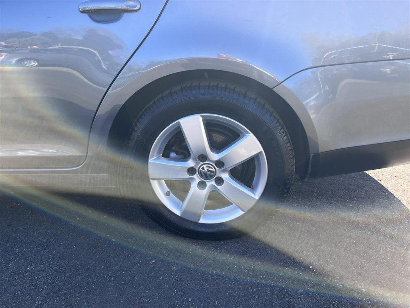 2008 Grey /Black Volkswagen Jetta (3VWRZ71K68M) with an 2.5l I-5 MPI 2.5l engine, Automatic transmission, located at 745 East Steele Rd., West Columbia, SC, 29170, (803) 755-9148, 33.927212, -81.148483 - Special Internet Price! 2008 Volkswagen Jetta with AM/FM radio, Cruise control, Manual air conditioning, Sunroof, Leather interior, Powered windows, Powered door locks, Plus more! - Photo#30