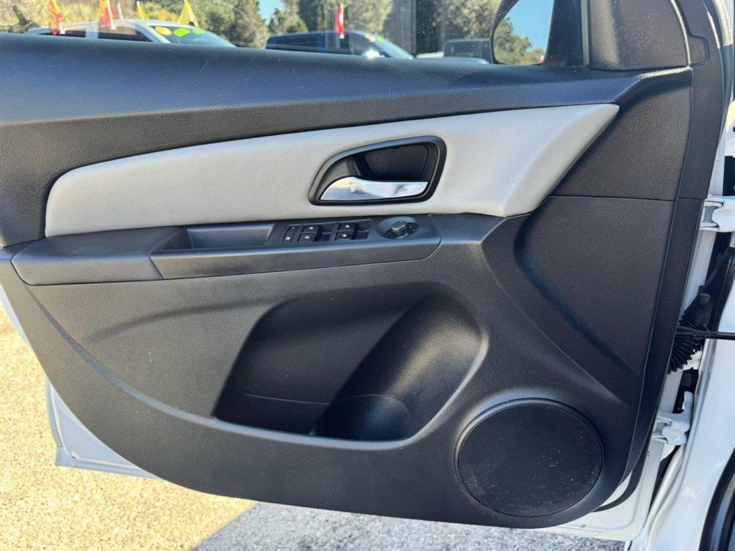 2014 White /Black Chevrolet Cruze (1G1PA5SH9E7) with an 1.8l I-4 MFI Dohc Flex 1. engine, Automatic transmission, located at 745 East Steele Rd., West Columbia, SC, 29170, (803) 755-9148, 33.927212, -81.148483 - Special Internet Price! 2014 Chevrolet Cruze - Photo#13