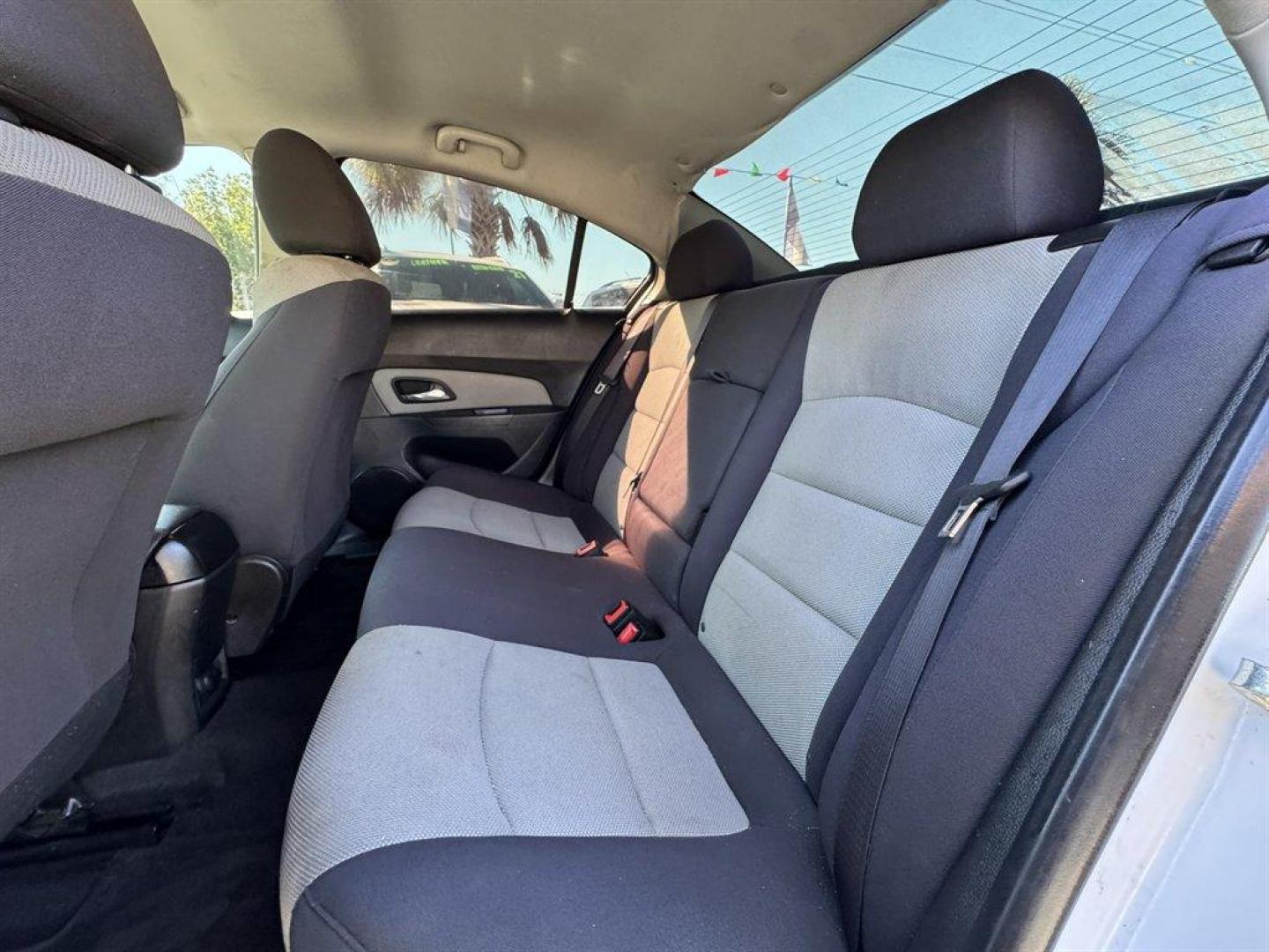 2014 White /Black Chevrolet Cruze (1G1PA5SH9E7) with an 1.8l I-4 MFI Dohc Flex 1. engine, Automatic transmission, located at 745 East Steele Rd., West Columbia, SC, 29170, (803) 755-9148, 33.927212, -81.148483 - Special Internet Price! 2014 Chevrolet Cruze - Photo#17