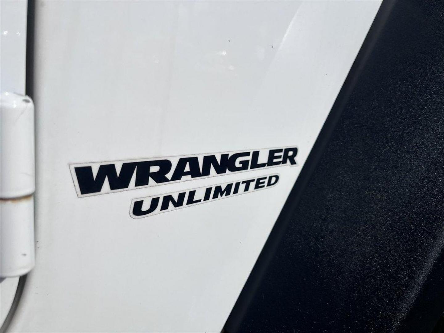 2016 White /Black Jeep Wrangler (1C4HJWFGXGL) with an 3.6l V6 MPI Dohc 3.6l engine, Automatic transmission, located at 745 East Steele Rd., West Columbia, SC, 29170, (803) 755-9148, 33.927212, -81.148483 - Special Internet Price! 2016 Jeep Wrangler with AM/FM radio, Cruise control, Cloth interior, Powered windows, Removable soft top, 4X4, Manual air conditioning, Powered door locks, Plus more! - Photo#29