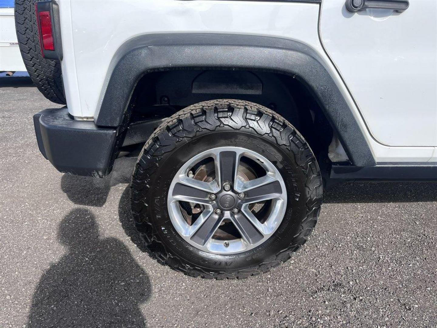 2016 White /Black Jeep Wrangler (1C4HJWFGXGL) with an 3.6l V6 MPI Dohc 3.6l engine, Automatic transmission, located at 745 East Steele Rd., West Columbia, SC, 29170, (803) 755-9148, 33.927212, -81.148483 - Special Internet Price! 2016 Jeep Wrangler with AM/FM radio, Cruise control, Cloth interior, Powered windows, Removable soft top, 4X4, Manual air conditioning, Powered door locks, Plus more! - Photo#32