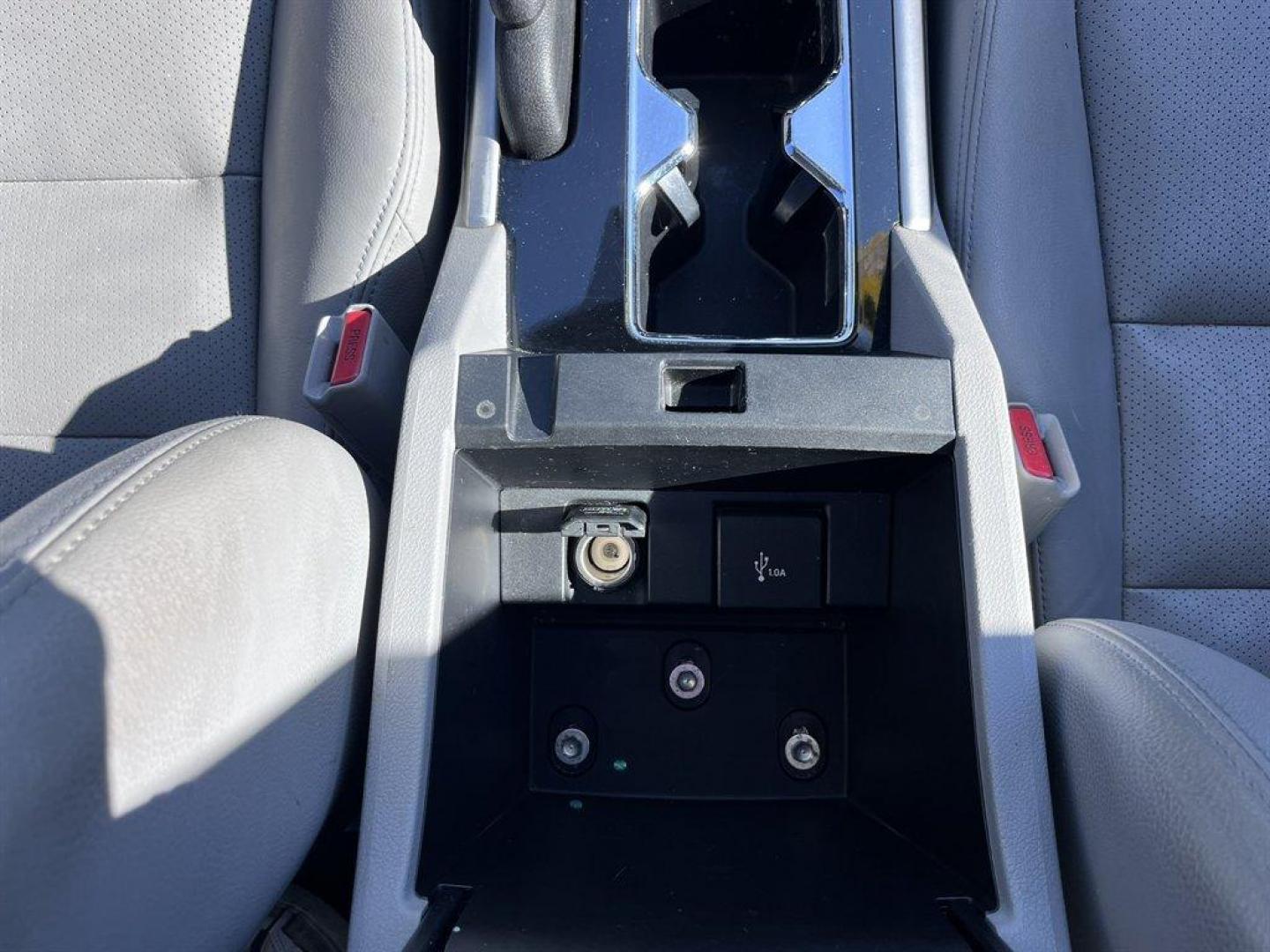 2017 Grey /Black Honda Accord (1HGCR2F86HA) with an 2.4l I-4 DI Dohc 2.4l engine, Automatic transmission, located at 745 East Steele Rd., West Columbia, SC, 29170, (803) 755-9148, 33.927212, -81.148483 - Special Internet Price! 2017 Honda Accord with AM/FM radio, Bluetooth, Backup camera, Sunroof, Leather interior, Powered driver seat, Powered windows, Powered door lock, Plus more! - Photo#16