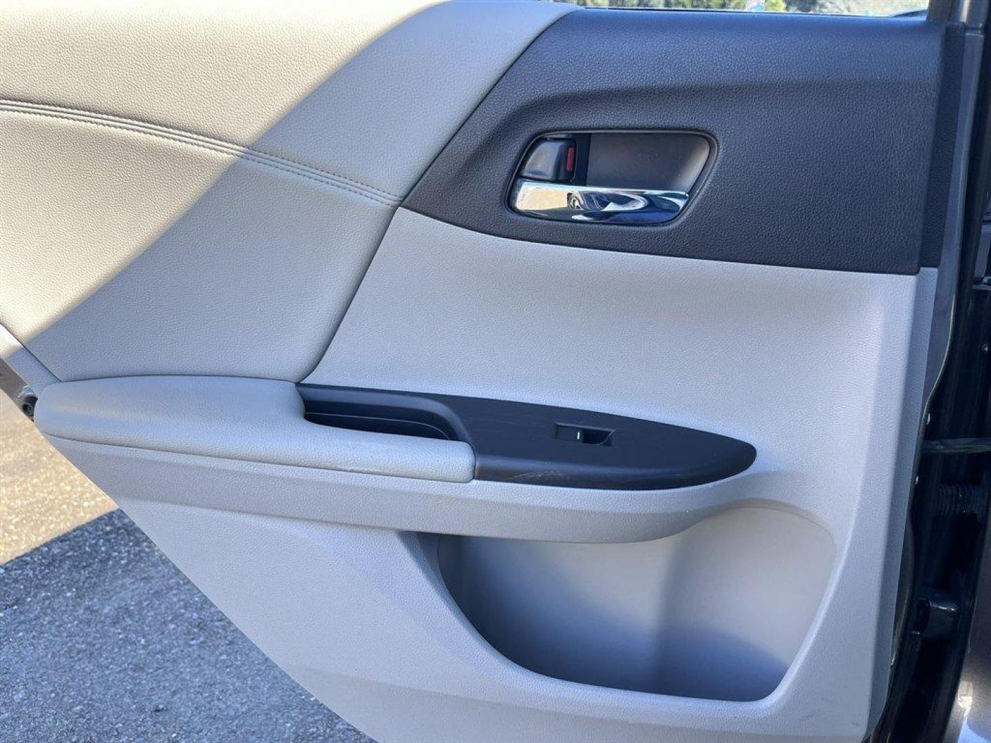 2017 Grey /Black Honda Accord (1HGCR2F86HA) with an 2.4l I-4 DI Dohc 2.4l engine, Automatic transmission, located at 745 East Steele Rd., West Columbia, SC, 29170, (803) 755-9148, 33.927212, -81.148483 - Special Internet Price! 2017 Honda Accord with AM/FM radio, Bluetooth, Backup camera, Sunroof, Leather interior, Powered driver seat, Powered windows, Powered door lock, Plus more! - Photo#24