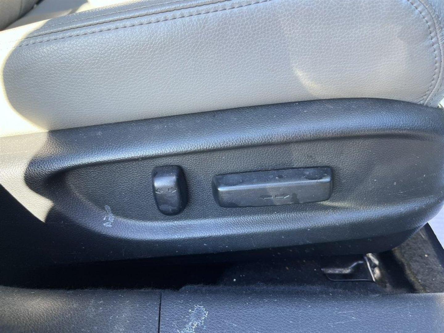 2017 Grey /Black Honda Accord (1HGCR2F86HA) with an 2.4l I-4 DI Dohc 2.4l engine, Automatic transmission, located at 745 East Steele Rd., West Columbia, SC, 29170, (803) 755-9148, 33.927212, -81.148483 - Special Internet Price! 2017 Honda Accord with AM/FM radio, Bluetooth, Backup camera, Sunroof, Leather interior, Powered driver seat, Powered windows, Powered door lock, Plus more! - Photo#30