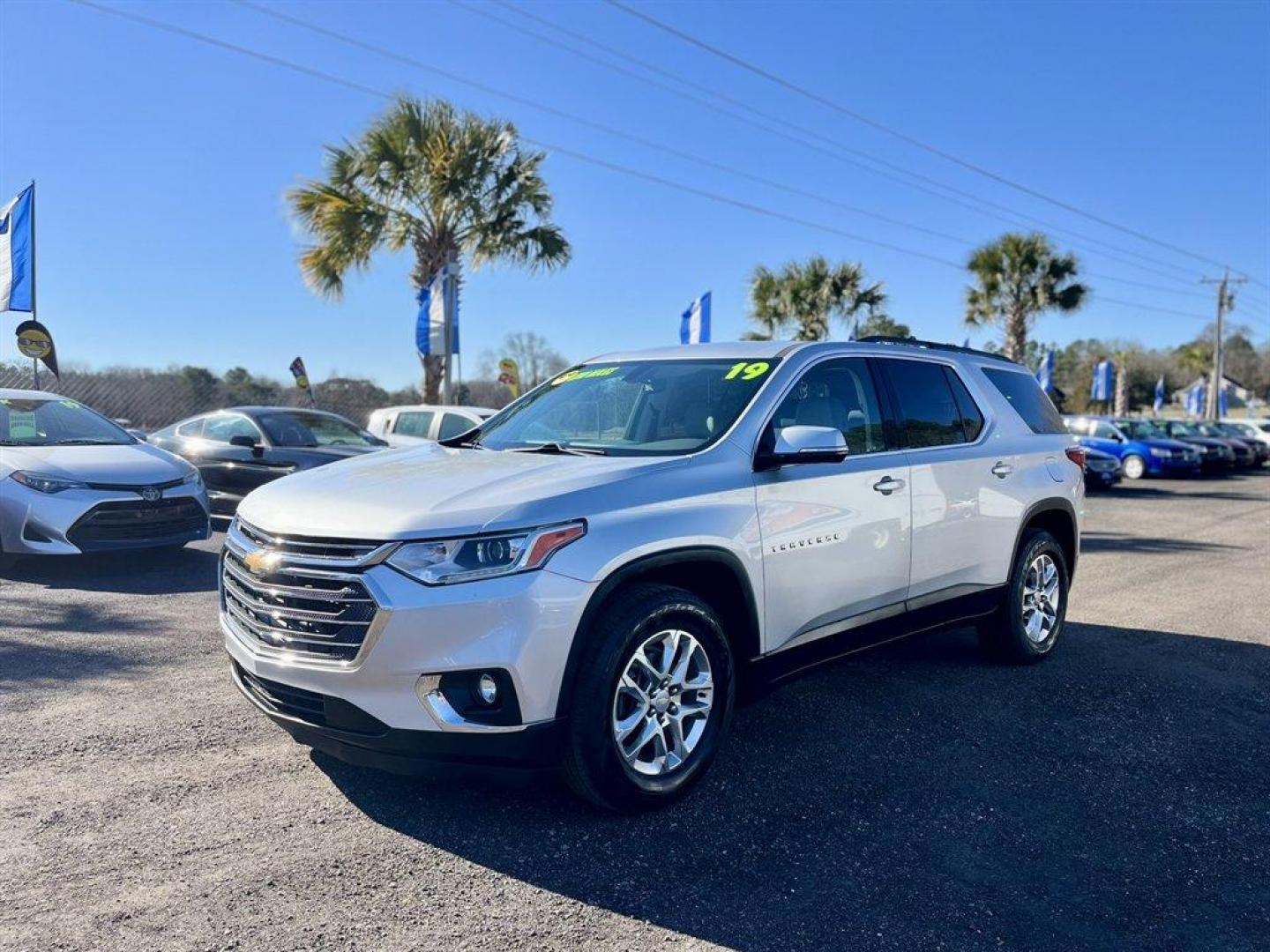 2019 Silver /Grey Chevrolet Traverse (1GNEVGKW6KJ) with an 3.6l V6 DI Dohc 3.6l engine, Automatic transmission, located at 745 East Steele Rd., West Columbia, SC, 29170, (803) 755-9148, 33.927212, -81.148483 - Special Internet Price! 2019 Chevrolet Traverse LT with AM/FM radio, Bluetooth, Backup camera, Cruise control, Manual air conditioning, Keyless entry, Push to start, Cloth interior, Powere driver seat, Powered liftgate, Powered windows, Powered door locks, Plus more! - Photo#0