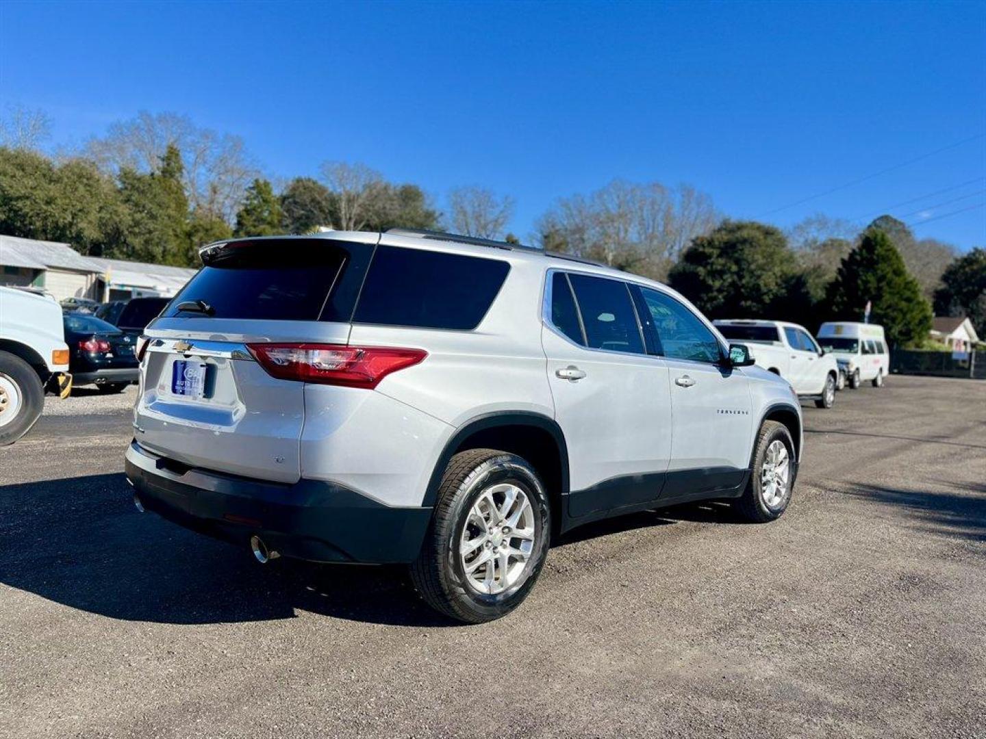 2019 Silver /Grey Chevrolet Traverse (1GNEVGKW6KJ) with an 3.6l V6 DI Dohc 3.6l engine, Automatic transmission, located at 745 East Steele Rd., West Columbia, SC, 29170, (803) 755-9148, 33.927212, -81.148483 - Special Internet Price! 2019 Chevrolet Traverse LT with AM/FM radio, Bluetooth, Backup camera, Cruise control, Manual air conditioning, Keyless entry, Push to start, Cloth interior, Powere driver seat, Powered liftgate, Powered windows, Powered door locks, Plus more! - Photo#3