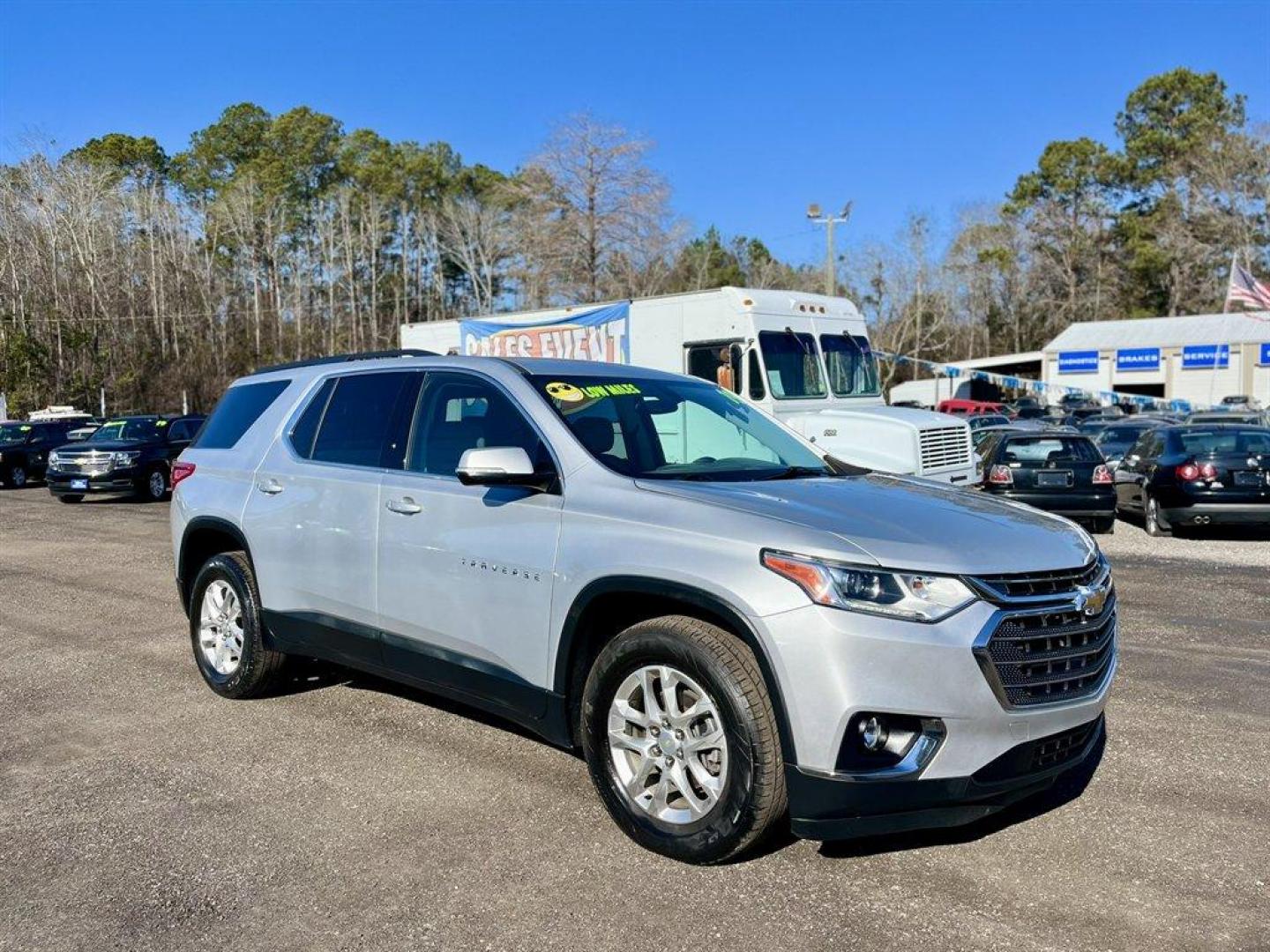 2019 Silver /Grey Chevrolet Traverse (1GNEVGKW6KJ) with an 3.6l V6 DI Dohc 3.6l engine, Automatic transmission, located at 745 East Steele Rd., West Columbia, SC, 29170, (803) 755-9148, 33.927212, -81.148483 - Special Internet Price! 2019 Chevrolet Traverse LT with AM/FM radio, Bluetooth, Backup camera, Cruise control, Manual air conditioning, Keyless entry, Push to start, Cloth interior, Powere driver seat, Powered liftgate, Powered windows, Powered door locks, Plus more! - Photo#2