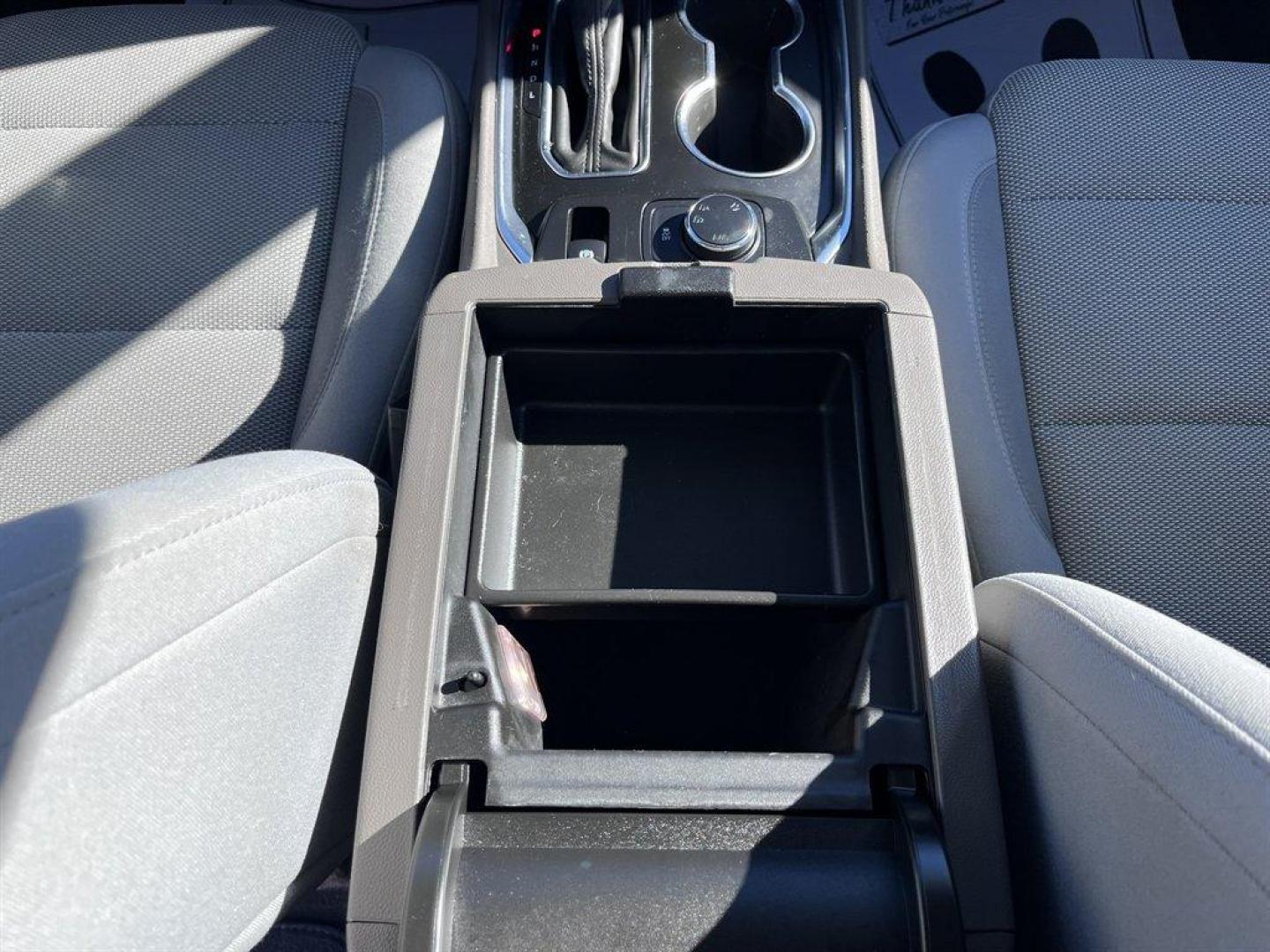 2019 Silver /Grey Chevrolet Traverse (1GNEVGKW6KJ) with an 3.6l V6 DI Dohc 3.6l engine, Automatic transmission, located at 745 East Steele Rd., West Columbia, SC, 29170, (803) 755-9148, 33.927212, -81.148483 - Special Internet Price! 2019 Chevrolet Traverse LT with AM/FM radio, Bluetooth, Backup camera, Cruise control, Manual air conditioning, Keyless entry, Push to start, Cloth interior, Powere driver seat, Powered liftgate, Powered windows, Powered door locks, Plus more! - Photo#18