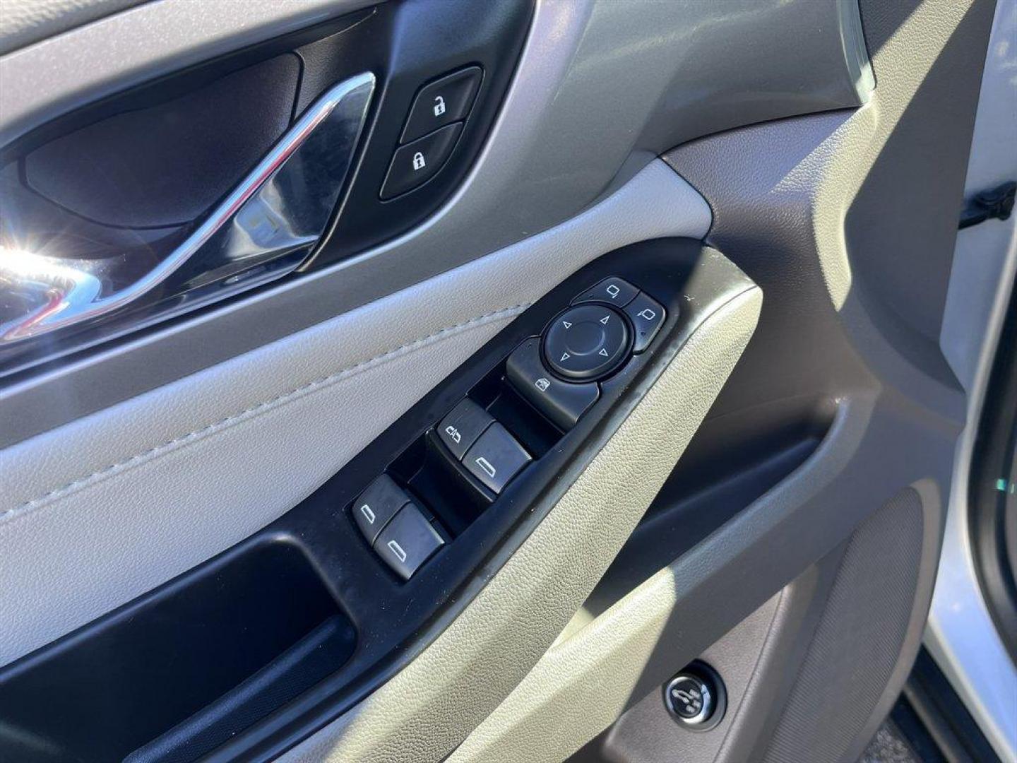 2019 Silver /Grey Chevrolet Traverse (1GNEVGKW6KJ) with an 3.6l V6 DI Dohc 3.6l engine, Automatic transmission, located at 745 East Steele Rd., West Columbia, SC, 29170, (803) 755-9148, 33.927212, -81.148483 - Special Internet Price! 2019 Chevrolet Traverse LT with AM/FM radio, Bluetooth, Backup camera, Cruise control, Manual air conditioning, Keyless entry, Push to start, Cloth interior, Powere driver seat, Powered liftgate, Powered windows, Powered door locks, Plus more! - Photo#21