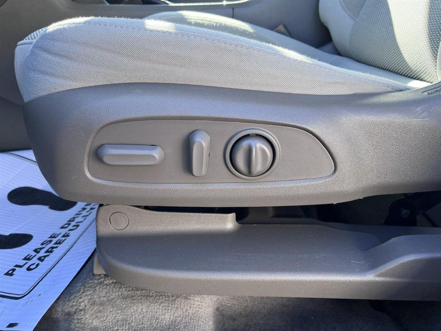 2019 Silver /Grey Chevrolet Traverse (1GNEVGKW6KJ) with an 3.6l V6 DI Dohc 3.6l engine, Automatic transmission, located at 745 East Steele Rd., West Columbia, SC, 29170, (803) 755-9148, 33.927212, -81.148483 - Special Internet Price! 2019 Chevrolet Traverse LT with AM/FM radio, Bluetooth, Backup camera, Cruise control, Manual air conditioning, Keyless entry, Push to start, Cloth interior, Powere driver seat, Powered liftgate, Powered windows, Powered door locks, Plus more! - Photo#23