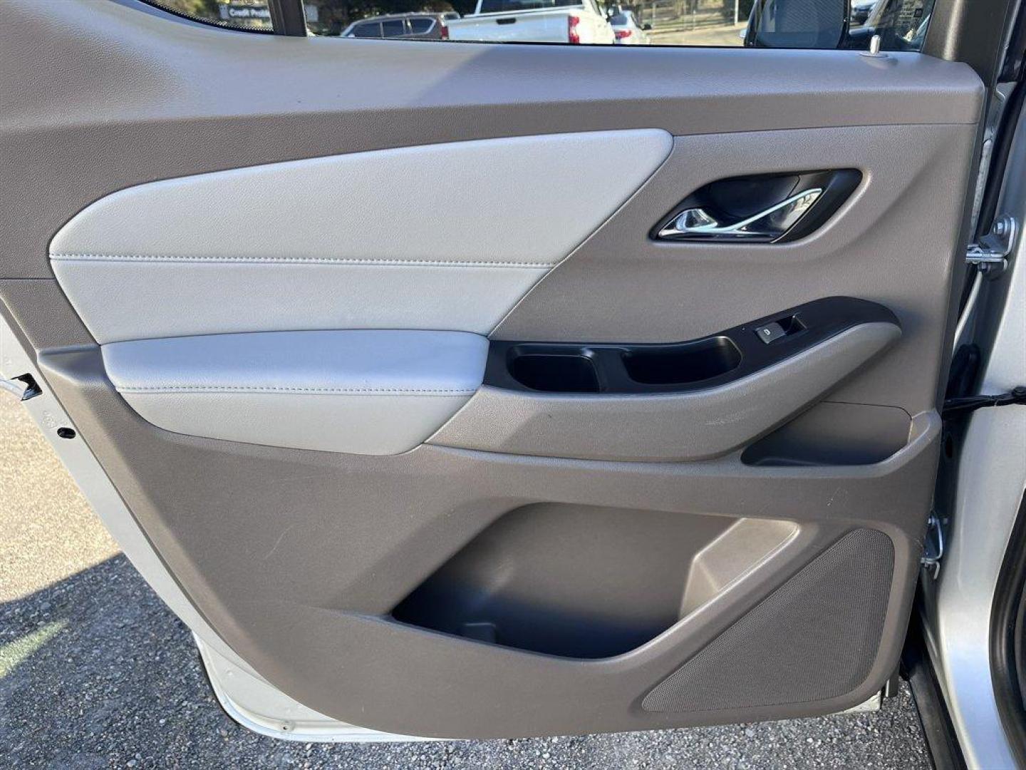 2019 Silver /Grey Chevrolet Traverse (1GNEVGKW6KJ) with an 3.6l V6 DI Dohc 3.6l engine, Automatic transmission, located at 745 East Steele Rd., West Columbia, SC, 29170, (803) 755-9148, 33.927212, -81.148483 - Special Internet Price! 2019 Chevrolet Traverse LT with AM/FM radio, Bluetooth, Backup camera, Cruise control, Manual air conditioning, Keyless entry, Push to start, Cloth interior, Powere driver seat, Powered liftgate, Powered windows, Powered door locks, Plus more! - Photo#24