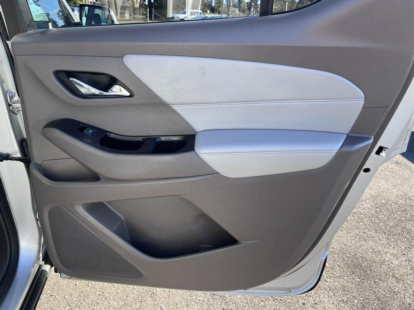 2019 Silver /Grey Chevrolet Traverse (1GNEVGKW6KJ) with an 3.6l V6 DI Dohc 3.6l engine, Automatic transmission, located at 745 East Steele Rd., West Columbia, SC, 29170, (803) 755-9148, 33.927212, -81.148483 - Special Internet Price! 2019 Chevrolet Traverse LT with AM/FM radio, Bluetooth, Backup camera, Cruise control, Manual air conditioning, Keyless entry, Push to start, Cloth interior, Powere driver seat, Powered liftgate, Powered windows, Powered door locks, Plus more! - Photo#27