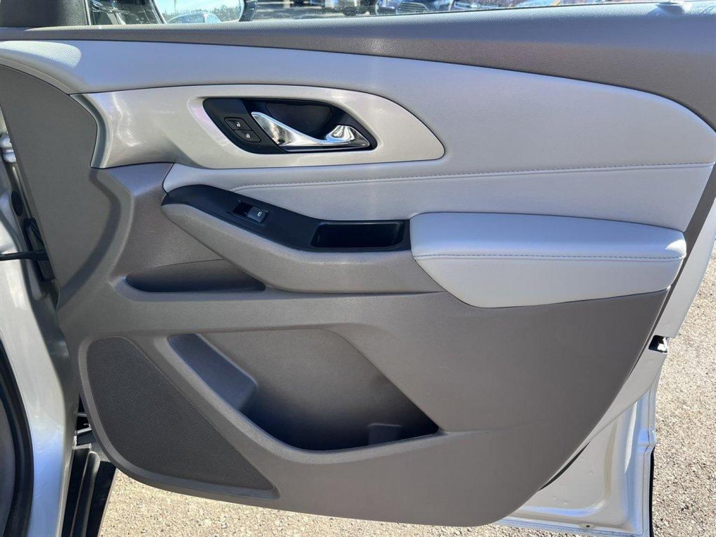 2019 Silver /Grey Chevrolet Traverse (1GNEVGKW6KJ) with an 3.6l V6 DI Dohc 3.6l engine, Automatic transmission, located at 745 East Steele Rd., West Columbia, SC, 29170, (803) 755-9148, 33.927212, -81.148483 - Special Internet Price! 2019 Chevrolet Traverse LT with AM/FM radio, Bluetooth, Backup camera, Cruise control, Manual air conditioning, Keyless entry, Push to start, Cloth interior, Powere driver seat, Powered liftgate, Powered windows, Powered door locks, Plus more! - Photo#29