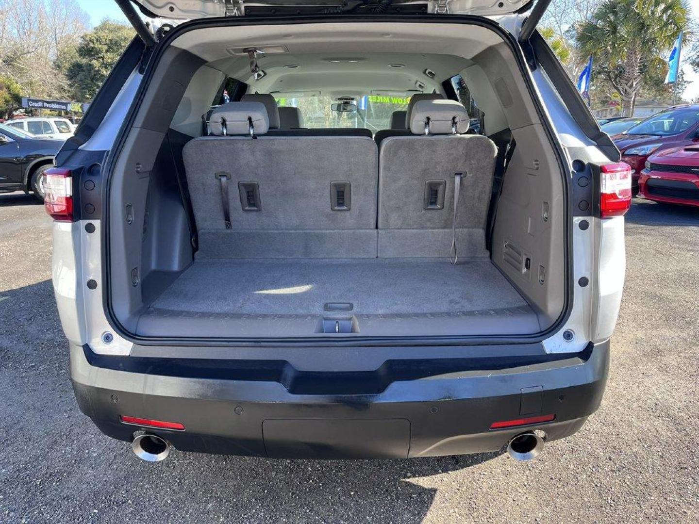 2019 Silver /Grey Chevrolet Traverse (1GNEVGKW6KJ) with an 3.6l V6 DI Dohc 3.6l engine, Automatic transmission, located at 745 East Steele Rd., West Columbia, SC, 29170, (803) 755-9148, 33.927212, -81.148483 - Special Internet Price! 2019 Chevrolet Traverse LT with AM/FM radio, Bluetooth, Backup camera, Cruise control, Manual air conditioning, Keyless entry, Push to start, Cloth interior, Powere driver seat, Powered liftgate, Powered windows, Powered door locks, Plus more! - Photo#33