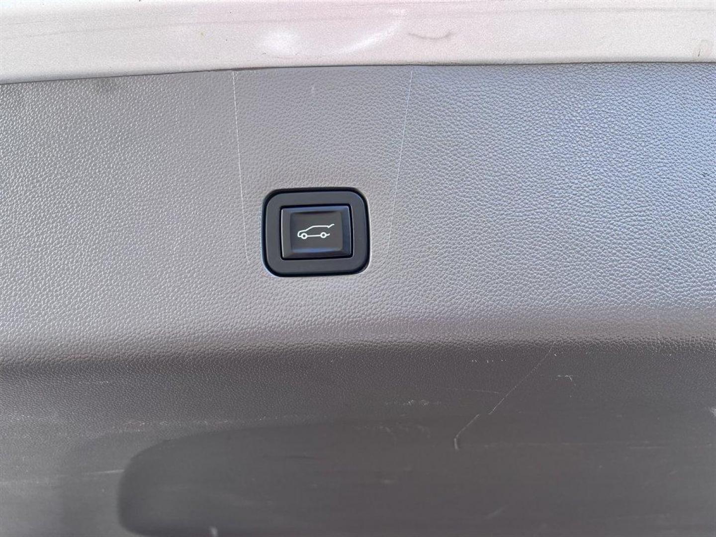 2019 Silver /Grey Chevrolet Traverse (1GNEVGKW6KJ) with an 3.6l V6 DI Dohc 3.6l engine, Automatic transmission, located at 745 East Steele Rd., West Columbia, SC, 29170, (803) 755-9148, 33.927212, -81.148483 - Special Internet Price! 2019 Chevrolet Traverse LT with AM/FM radio, Bluetooth, Backup camera, Cruise control, Manual air conditioning, Keyless entry, Push to start, Cloth interior, Powere driver seat, Powered liftgate, Powered windows, Powered door locks, Plus more! - Photo#34