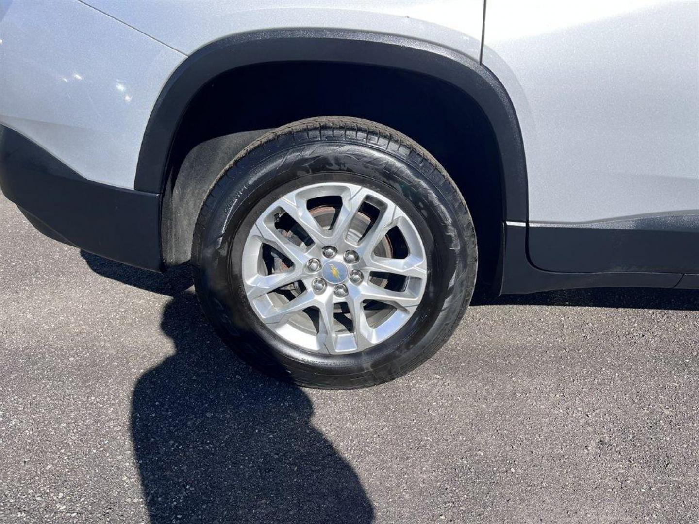 2019 Silver /Grey Chevrolet Traverse (1GNEVGKW6KJ) with an 3.6l V6 DI Dohc 3.6l engine, Automatic transmission, located at 745 East Steele Rd., West Columbia, SC, 29170, (803) 755-9148, 33.927212, -81.148483 - Special Internet Price! 2019 Chevrolet Traverse LT with AM/FM radio, Bluetooth, Backup camera, Cruise control, Manual air conditioning, Keyless entry, Push to start, Cloth interior, Powere driver seat, Powered liftgate, Powered windows, Powered door locks, Plus more! - Photo#37