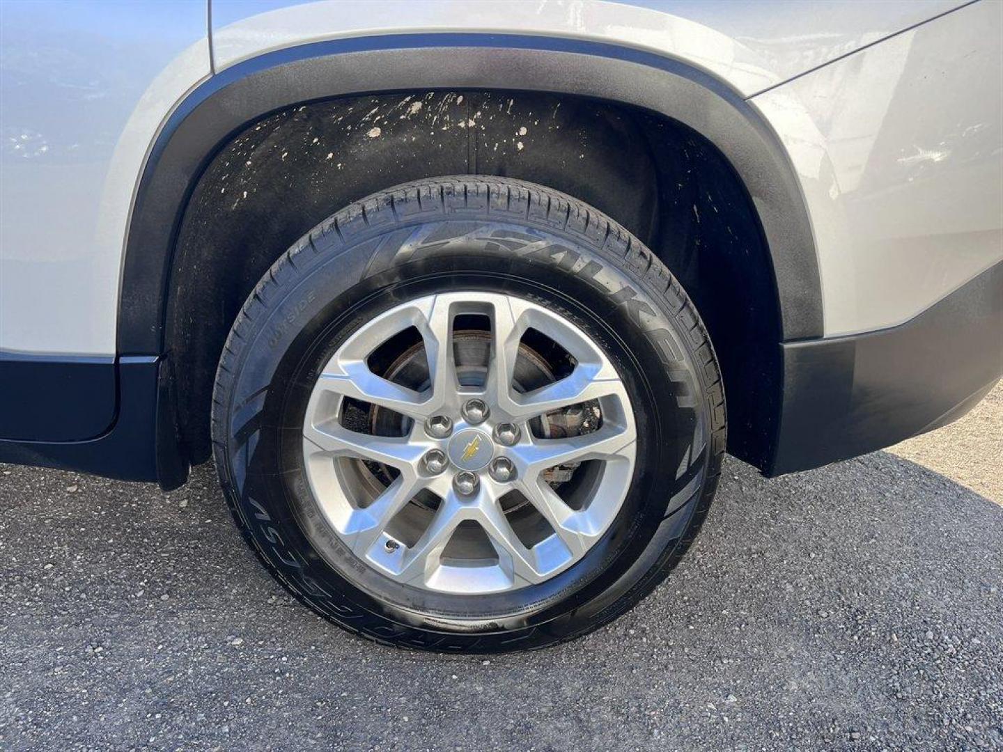 2019 Silver /Grey Chevrolet Traverse (1GNEVGKW6KJ) with an 3.6l V6 DI Dohc 3.6l engine, Automatic transmission, located at 745 East Steele Rd., West Columbia, SC, 29170, (803) 755-9148, 33.927212, -81.148483 - Special Internet Price! 2019 Chevrolet Traverse LT with AM/FM radio, Bluetooth, Backup camera, Cruise control, Manual air conditioning, Keyless entry, Push to start, Cloth interior, Powere driver seat, Powered liftgate, Powered windows, Powered door locks, Plus more! - Photo#38