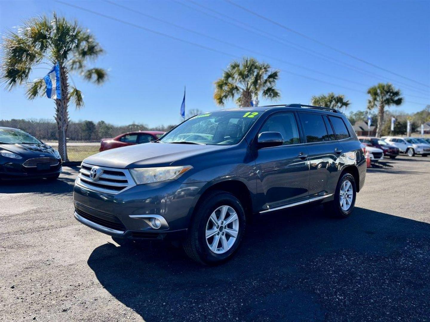 2012 Grey /Grey Toyota Highlander (5TDZK3EH7CS) with an 3.5l V6 SFI Dohc 3.5l engine, Automatic transmission, located at 745 East Steele Rd., West Columbia, SC, 29170, (803) 755-9148, 33.927212, -81.148483 - Special Internet Price! 2012 Toyota Highlander with AM/FM radio, Backup camera, Cruise control, Sunroof, Keyless entry, Leather interior, Heated front seats, Powered driver seat, 3rd row seating, Powered liftgate, Powered windows, Powered door locks, Plus more! - Photo#0