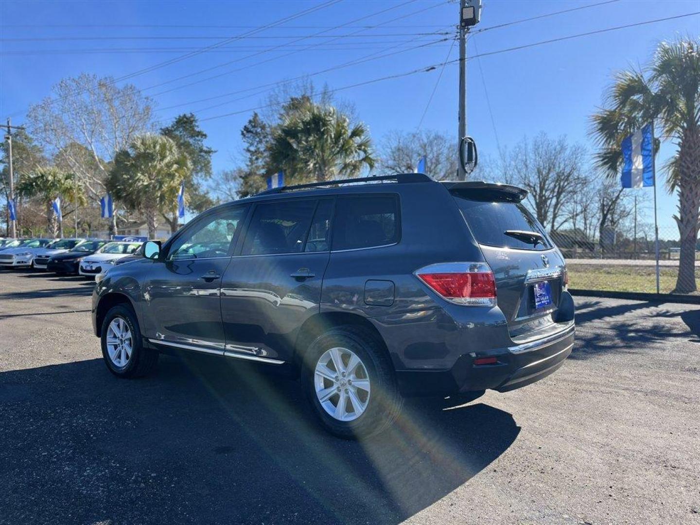 2012 Grey /Grey Toyota Highlander (5TDZK3EH7CS) with an 3.5l V6 SFI Dohc 3.5l engine, Automatic transmission, located at 745 East Steele Rd., West Columbia, SC, 29170, (803) 755-9148, 33.927212, -81.148483 - Special Internet Price! 2012 Toyota Highlander with AM/FM radio, Backup camera, Cruise control, Sunroof, Keyless entry, Leather interior, Heated front seats, Powered driver seat, 3rd row seating, Powered liftgate, Powered windows, Powered door locks, Plus more! - Photo#1