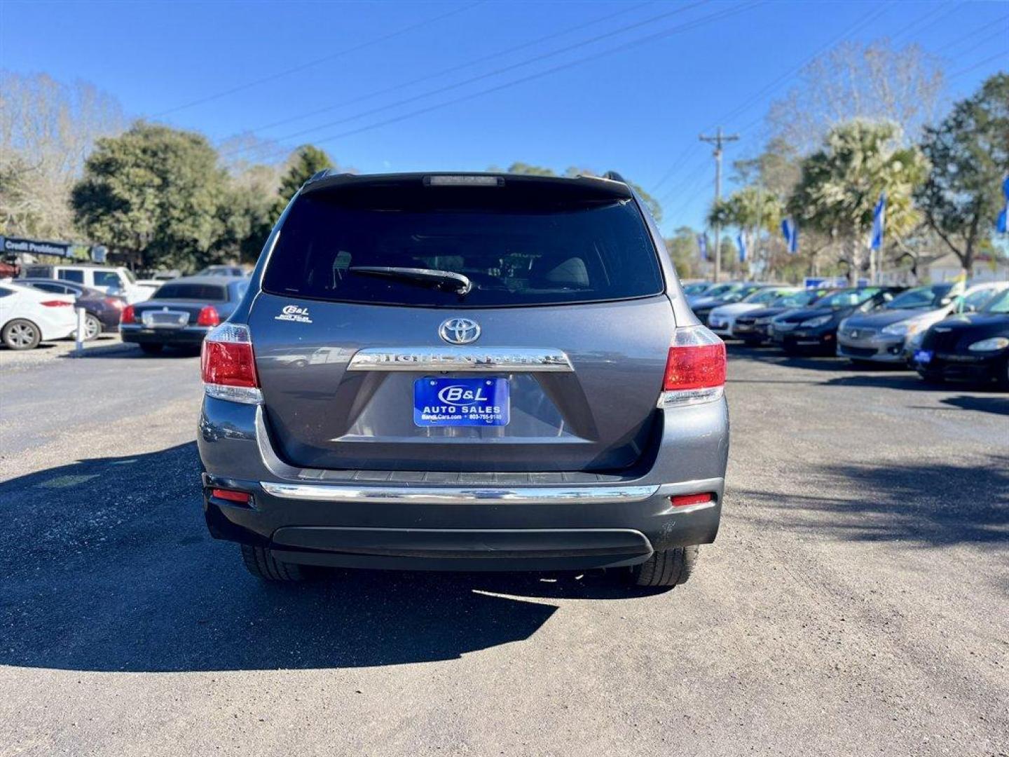 2012 Grey /Grey Toyota Highlander (5TDZK3EH7CS) with an 3.5l V6 SFI Dohc 3.5l engine, Automatic transmission, located at 745 East Steele Rd., West Columbia, SC, 29170, (803) 755-9148, 33.927212, -81.148483 - Special Internet Price! 2012 Toyota Highlander with AM/FM radio, Backup camera, Cruise control, Sunroof, Keyless entry, Leather interior, Heated front seats, Powered driver seat, 3rd row seating, Powered liftgate, Powered windows, Powered door locks, Plus more! - Photo#2