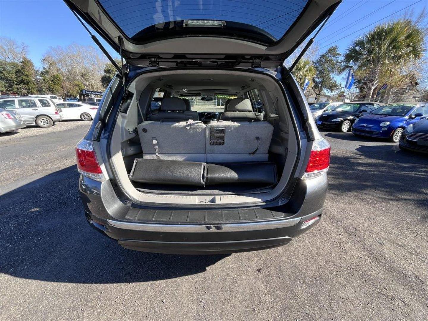 2012 Grey /Grey Toyota Highlander (5TDZK3EH7CS) with an 3.5l V6 SFI Dohc 3.5l engine, Automatic transmission, located at 745 East Steele Rd., West Columbia, SC, 29170, (803) 755-9148, 33.927212, -81.148483 - Special Internet Price! 2012 Toyota Highlander with AM/FM radio, Backup camera, Cruise control, Sunroof, Keyless entry, Leather interior, Heated front seats, Powered driver seat, 3rd row seating, Powered liftgate, Powered windows, Powered door locks, Plus more! - Photo#31